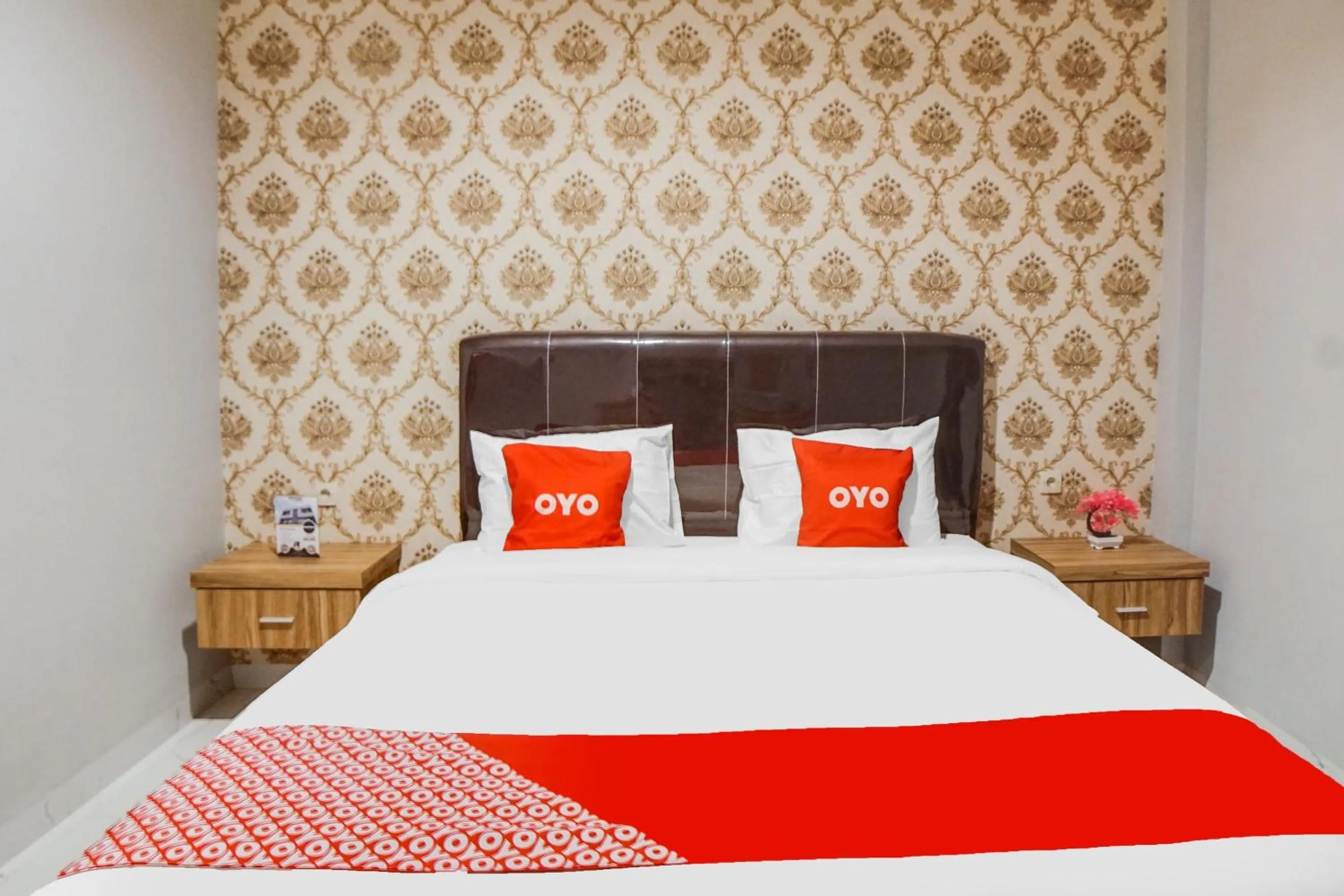 Bedroom, Bed in SUPER OYO Capital O 92066 Papakoel Hotel & Cafe