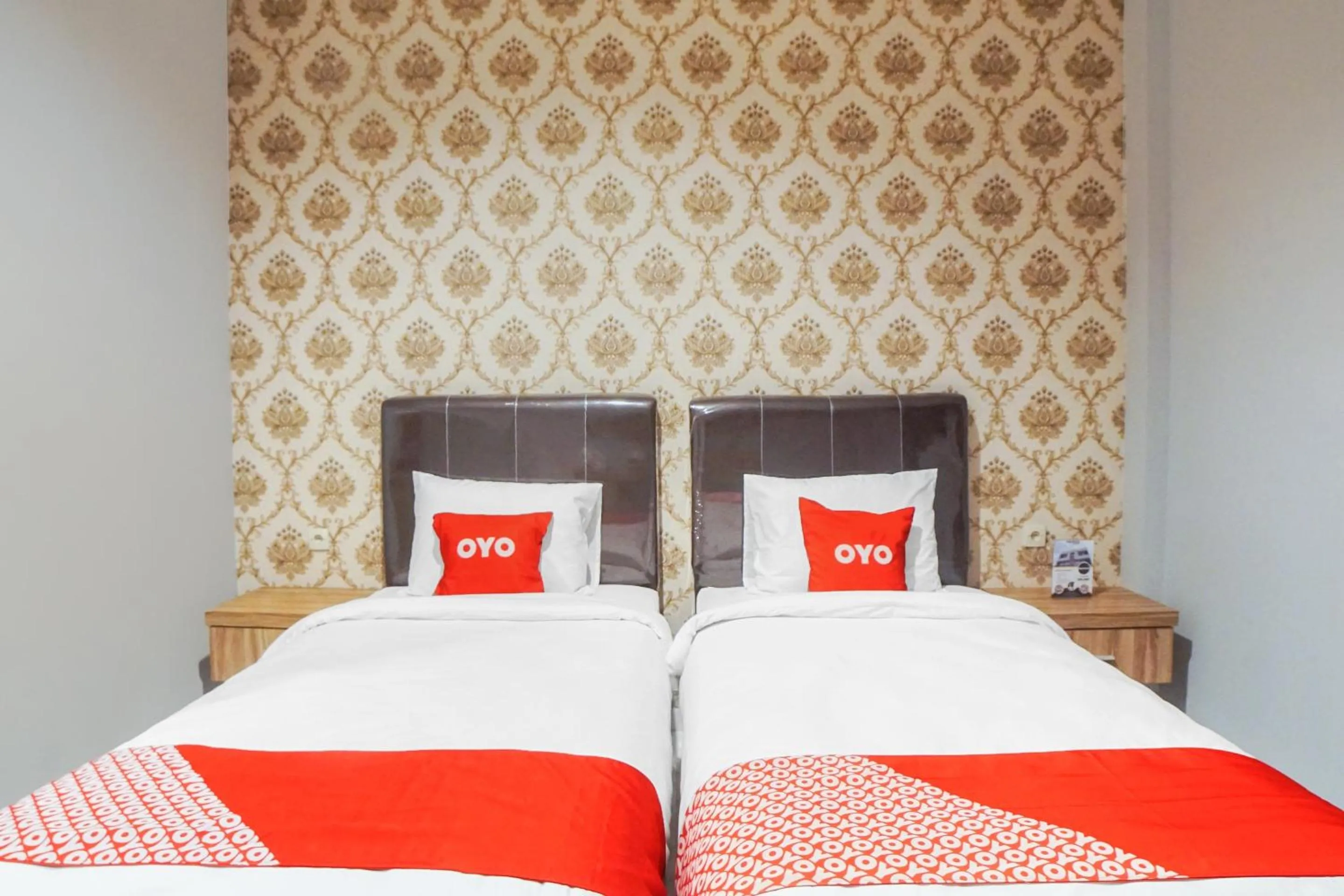 Bedroom, Bed in SUPER OYO Capital O 92066 Papakoel Hotel & Cafe