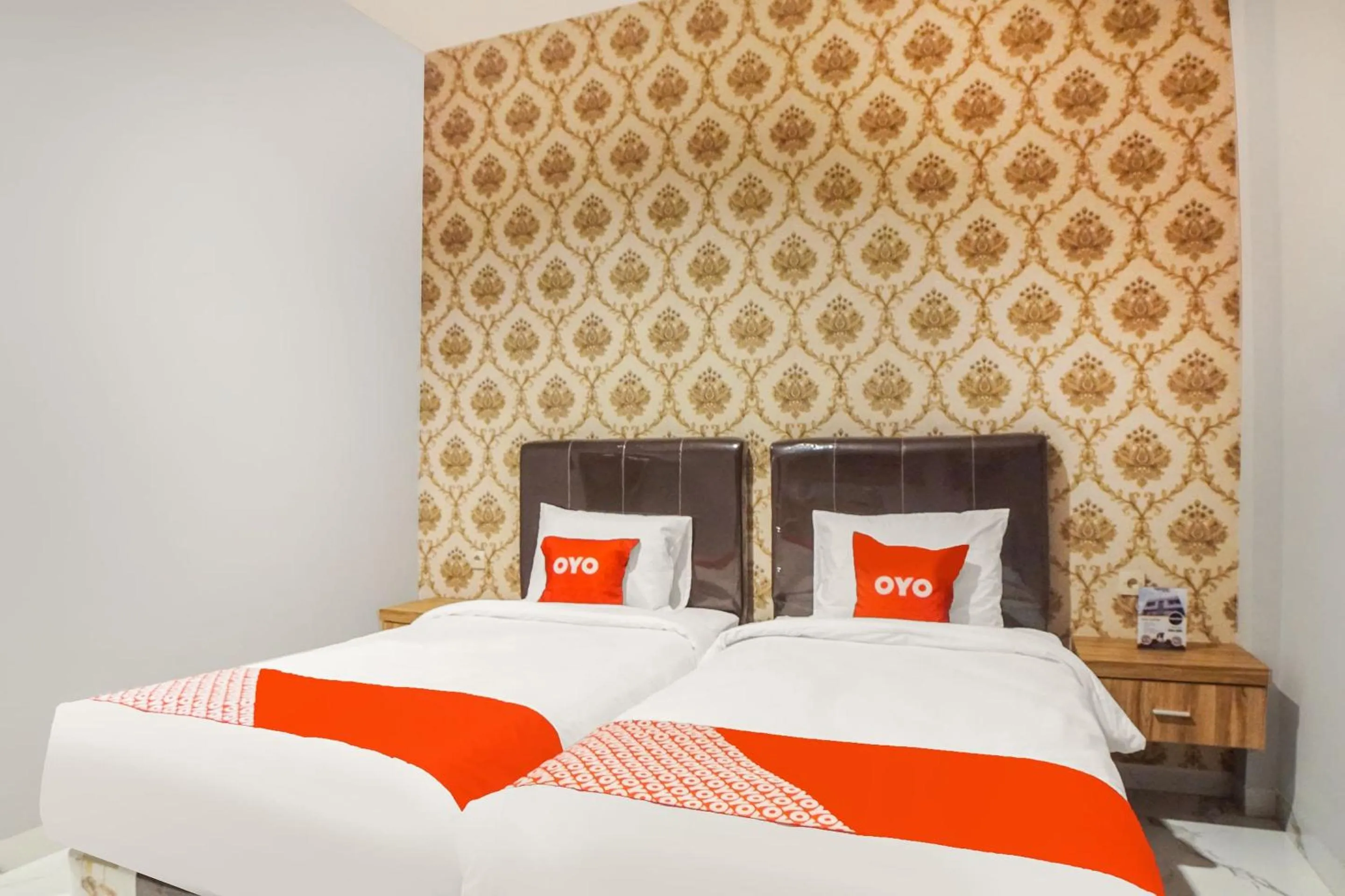 Bedroom, Bed in SUPER OYO Capital O 92066 Papakoel Hotel & Cafe