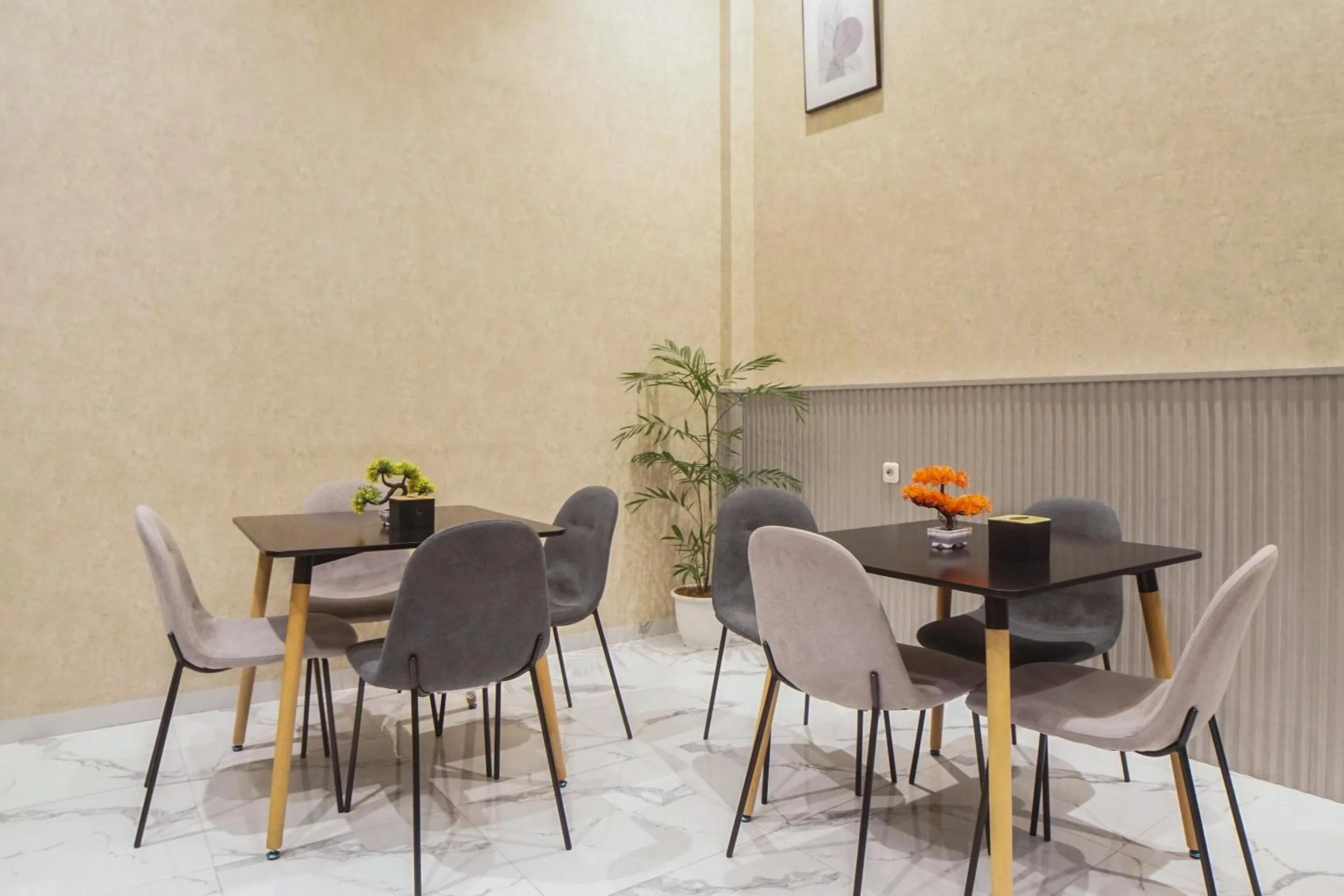 Lobby or reception in SUPER OYO Capital O 92066 Papakoel Hotel & Cafe