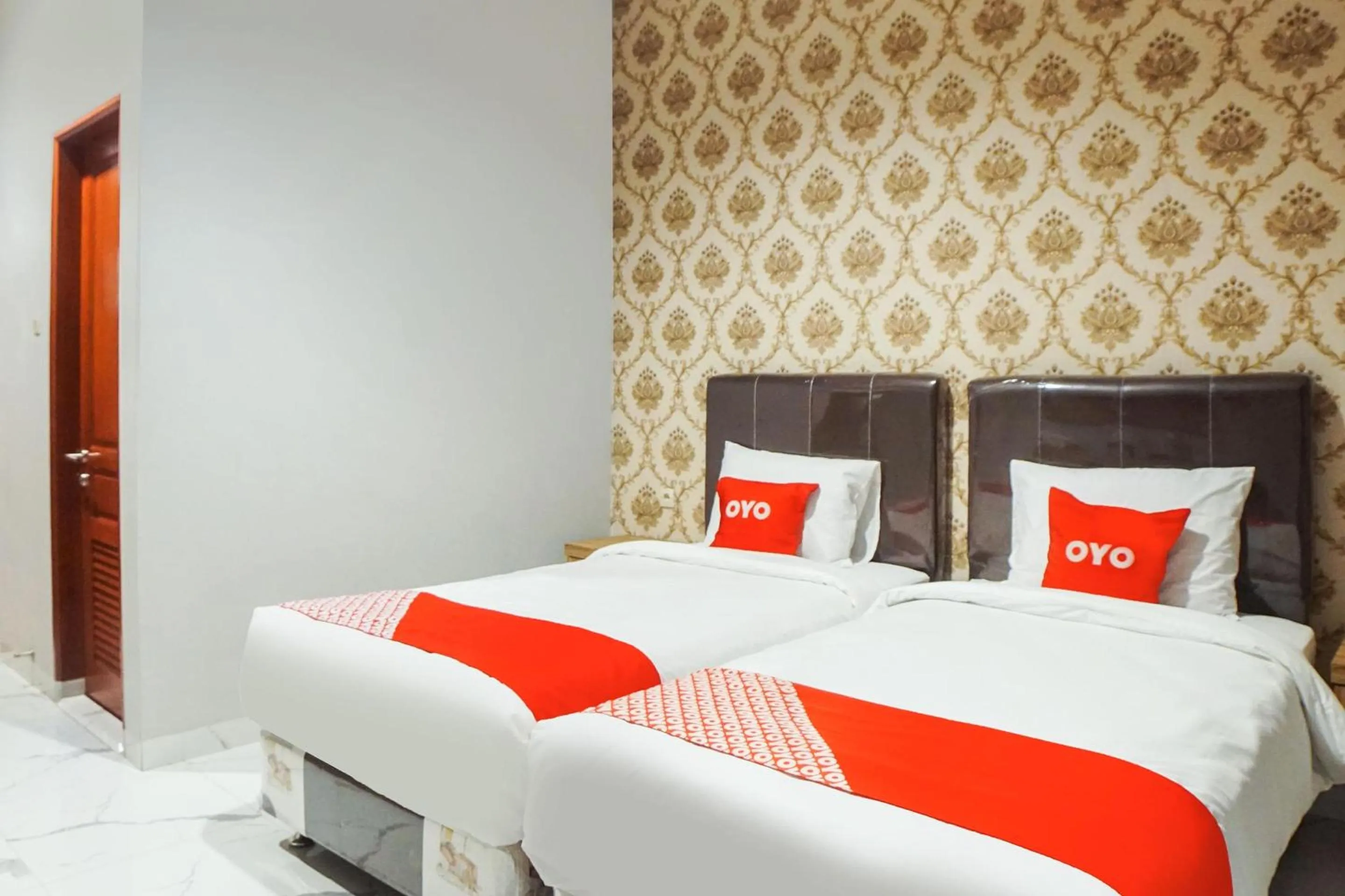 Bedroom, Bed in SUPER OYO Capital O 92066 Papakoel Hotel & Cafe