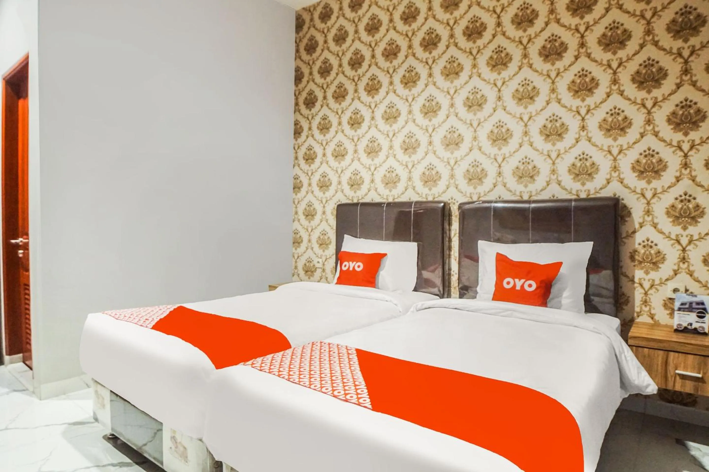 Bedroom, Bed in SUPER OYO Capital O 92066 Papakoel Hotel & Cafe