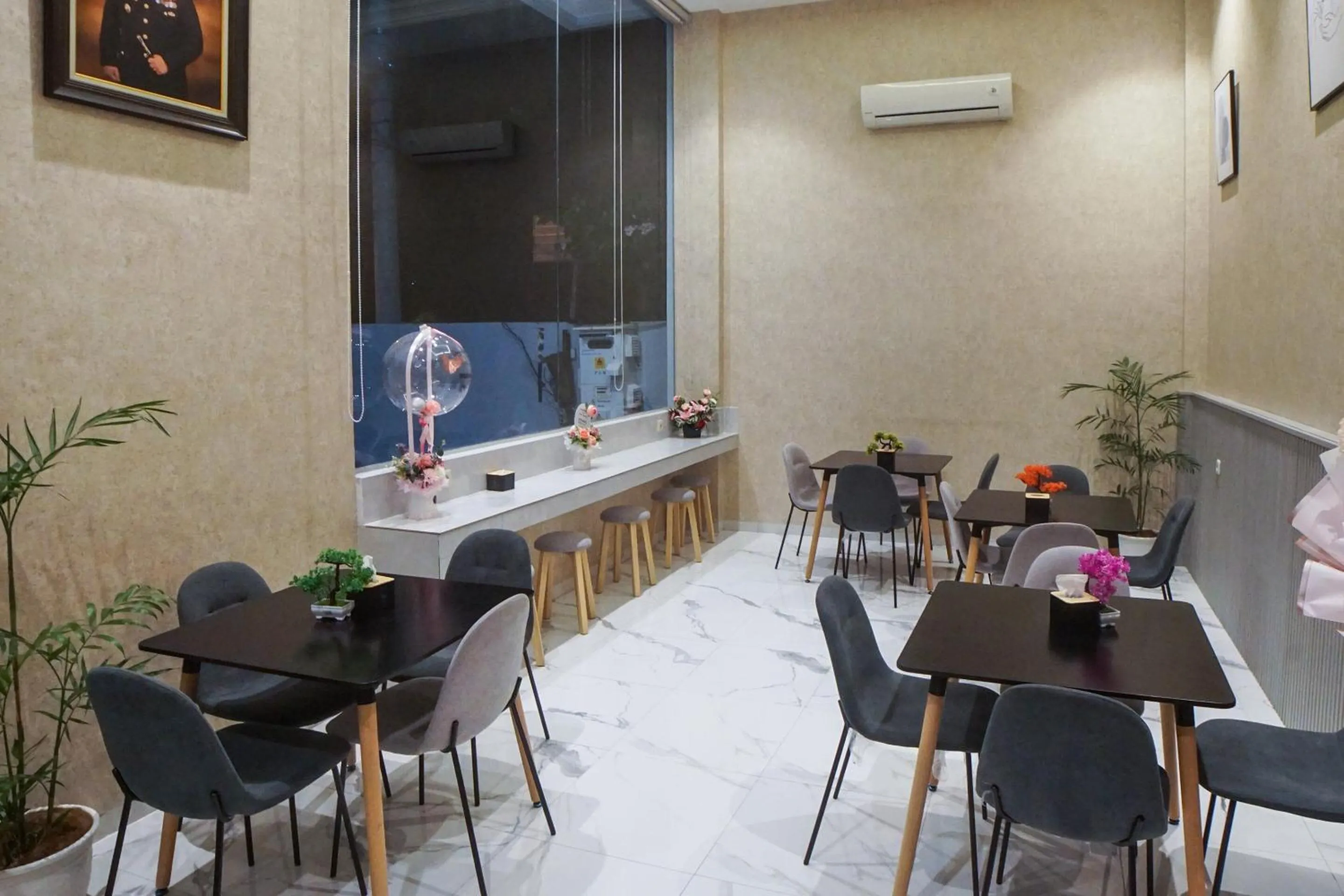 Lobby or reception in SUPER OYO Capital O 92066 Papakoel Hotel & Cafe