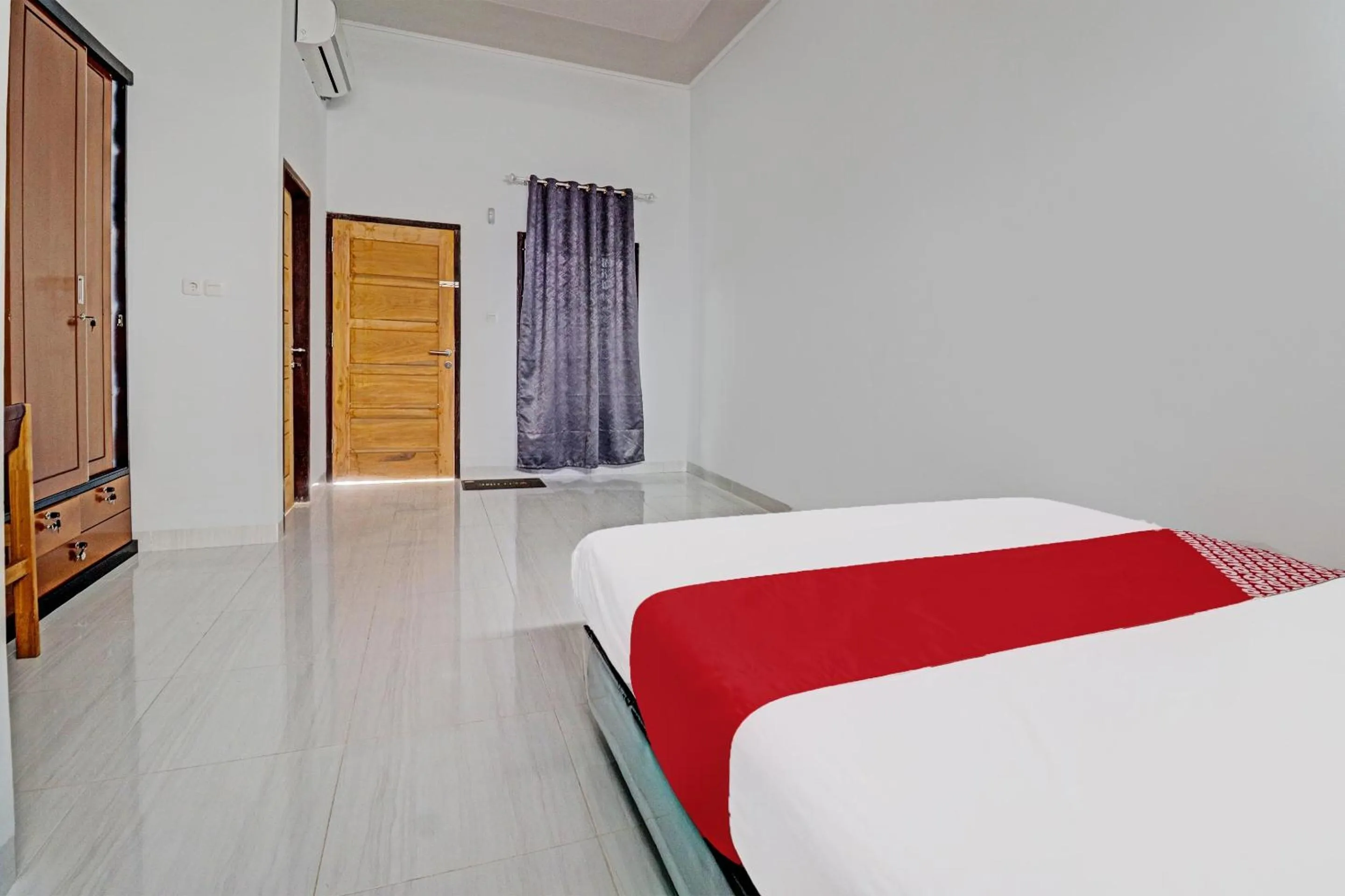 Bedroom, Bed in OYO 92057 Reny Kost Syariah