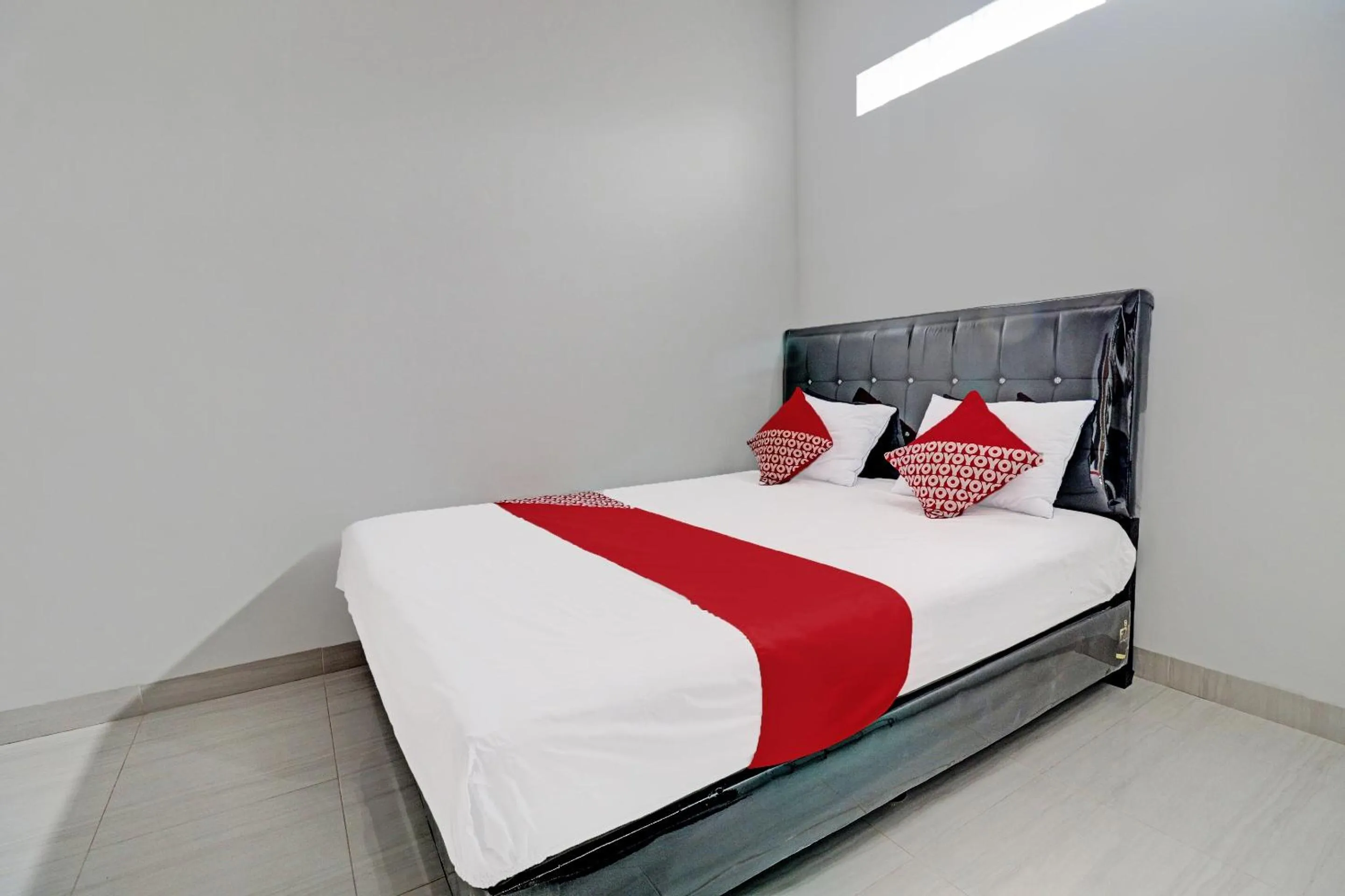 Bedroom, Bed in OYO 92057 Reny Kost Syariah