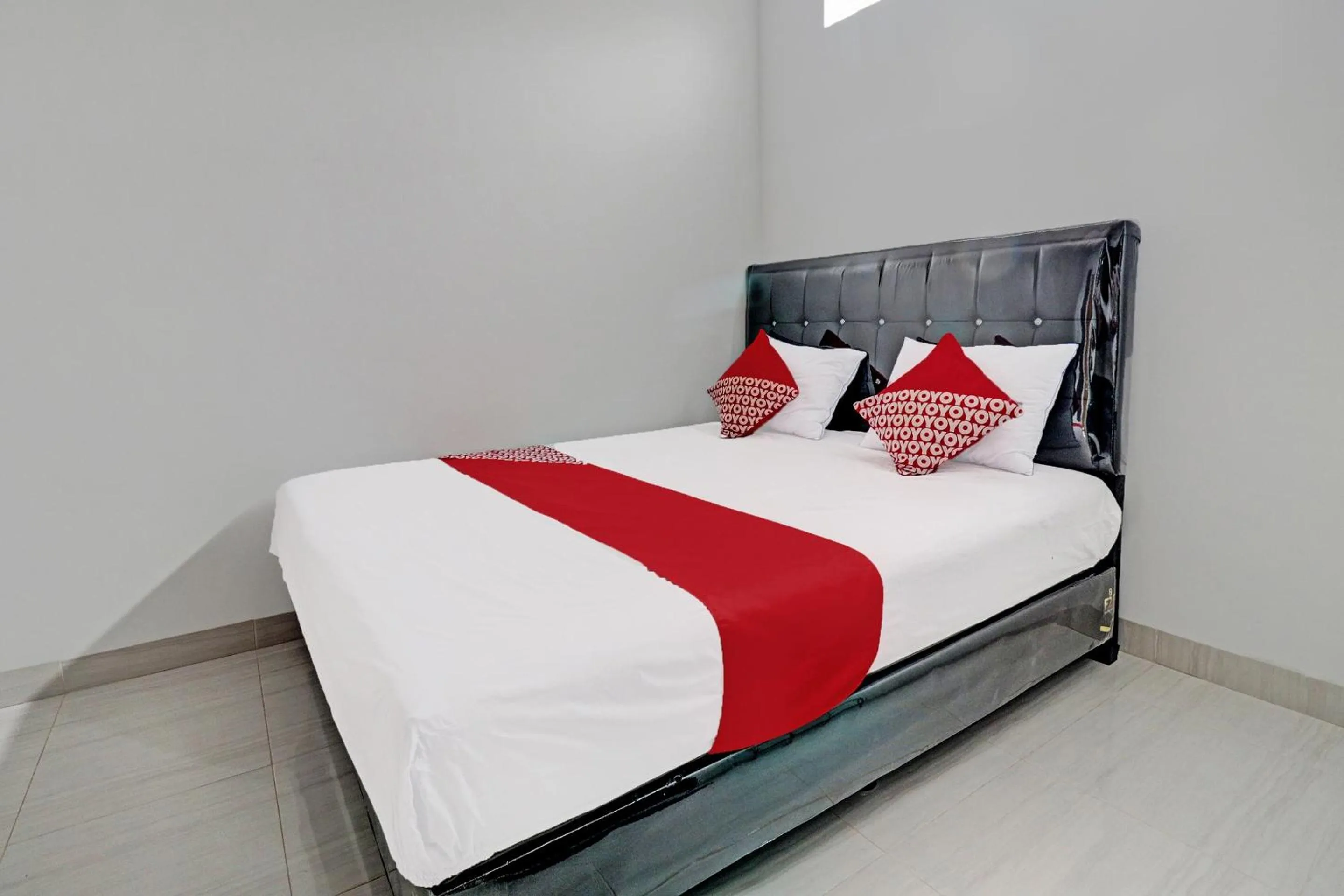 Bedroom, Bed in OYO 92057 Reny Kost Syariah