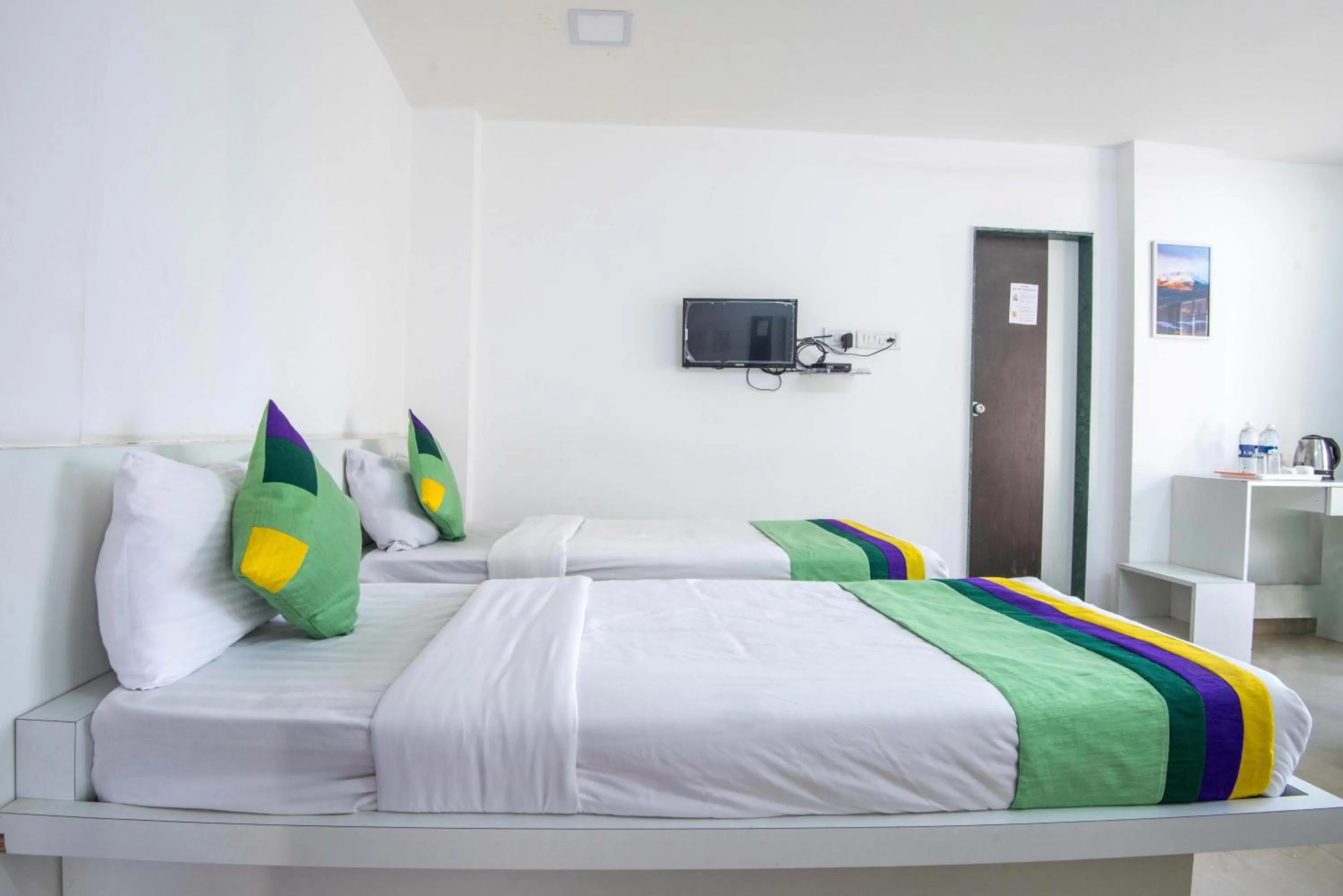 Bedroom, Bed in Treebo Empire Executive, Hinjewadi