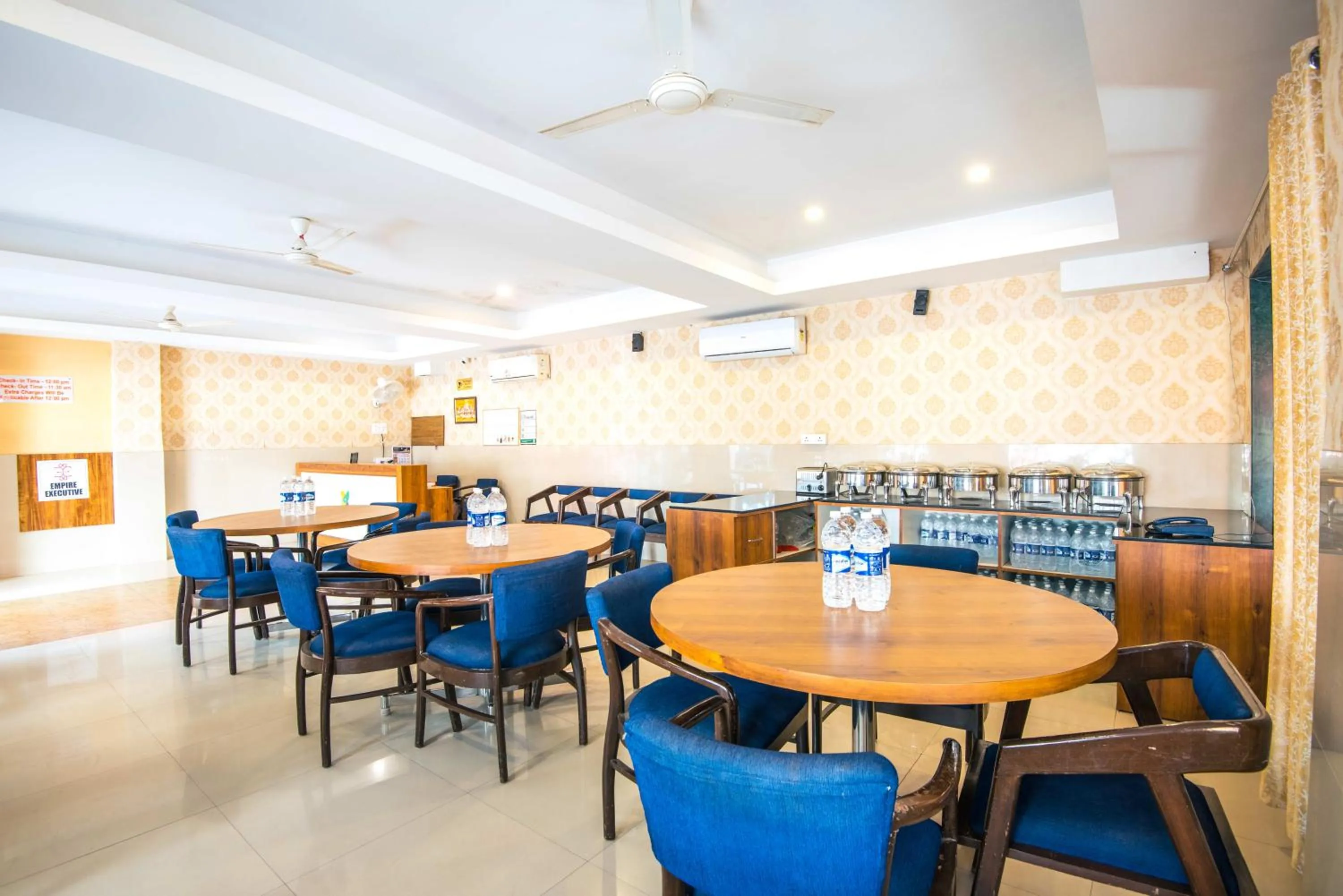 Restaurant/places to eat in Treebo Empire Executive, Hinjewadi