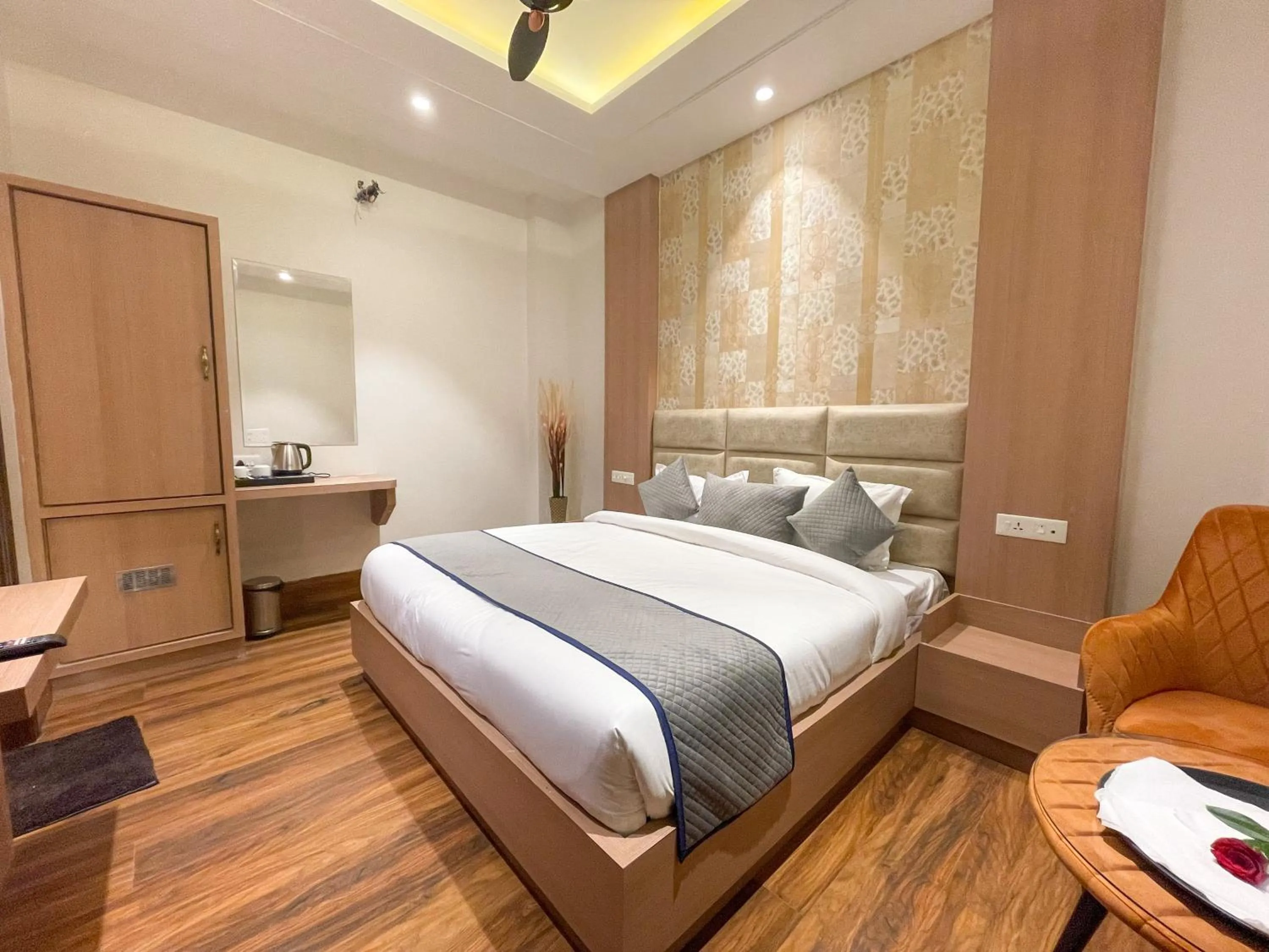 Bed in Hotel Crown Savoy, Near Railway Station & GURU NANAK DEV UNIVERSITY