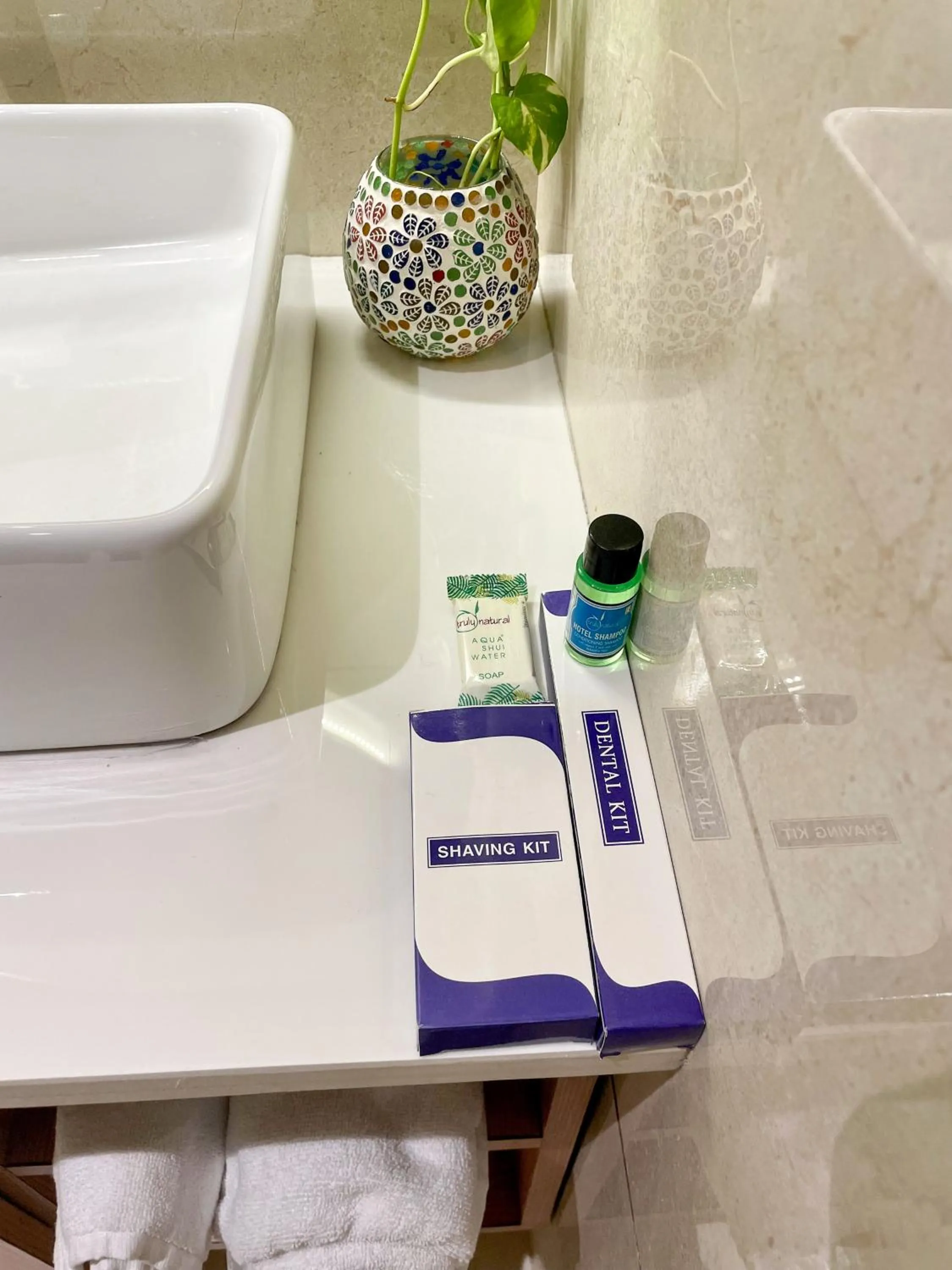 Bathroom in Hotel Crown Savoy, Near Railway Station & GURU NANAK DEV UNIVERSITY