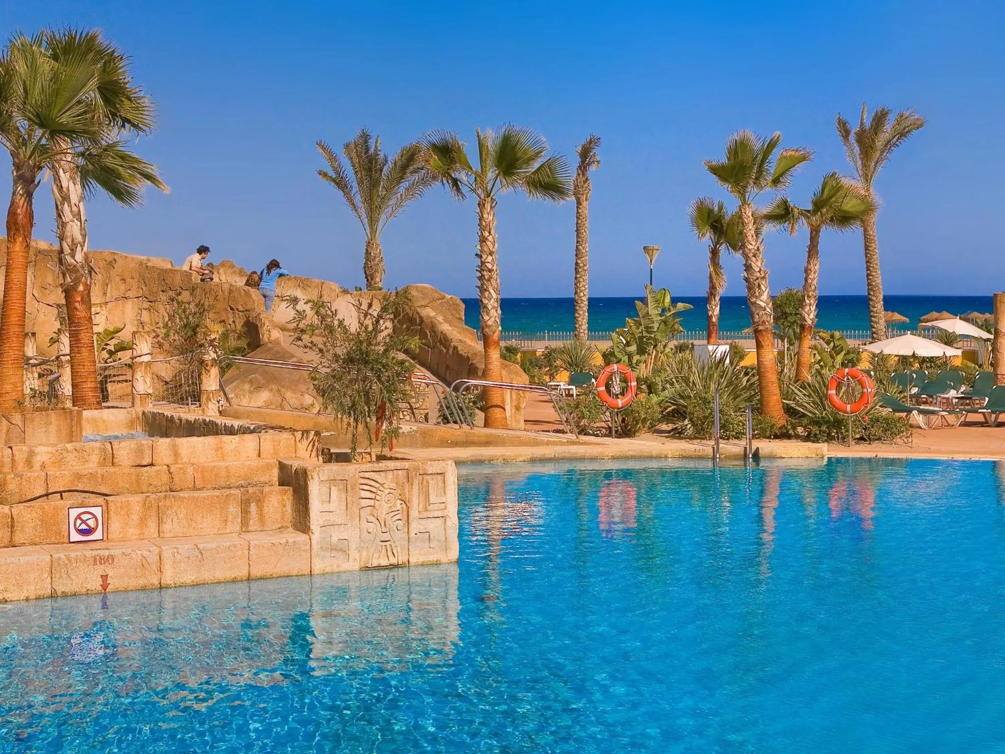 Swimming pool in Playazimbali