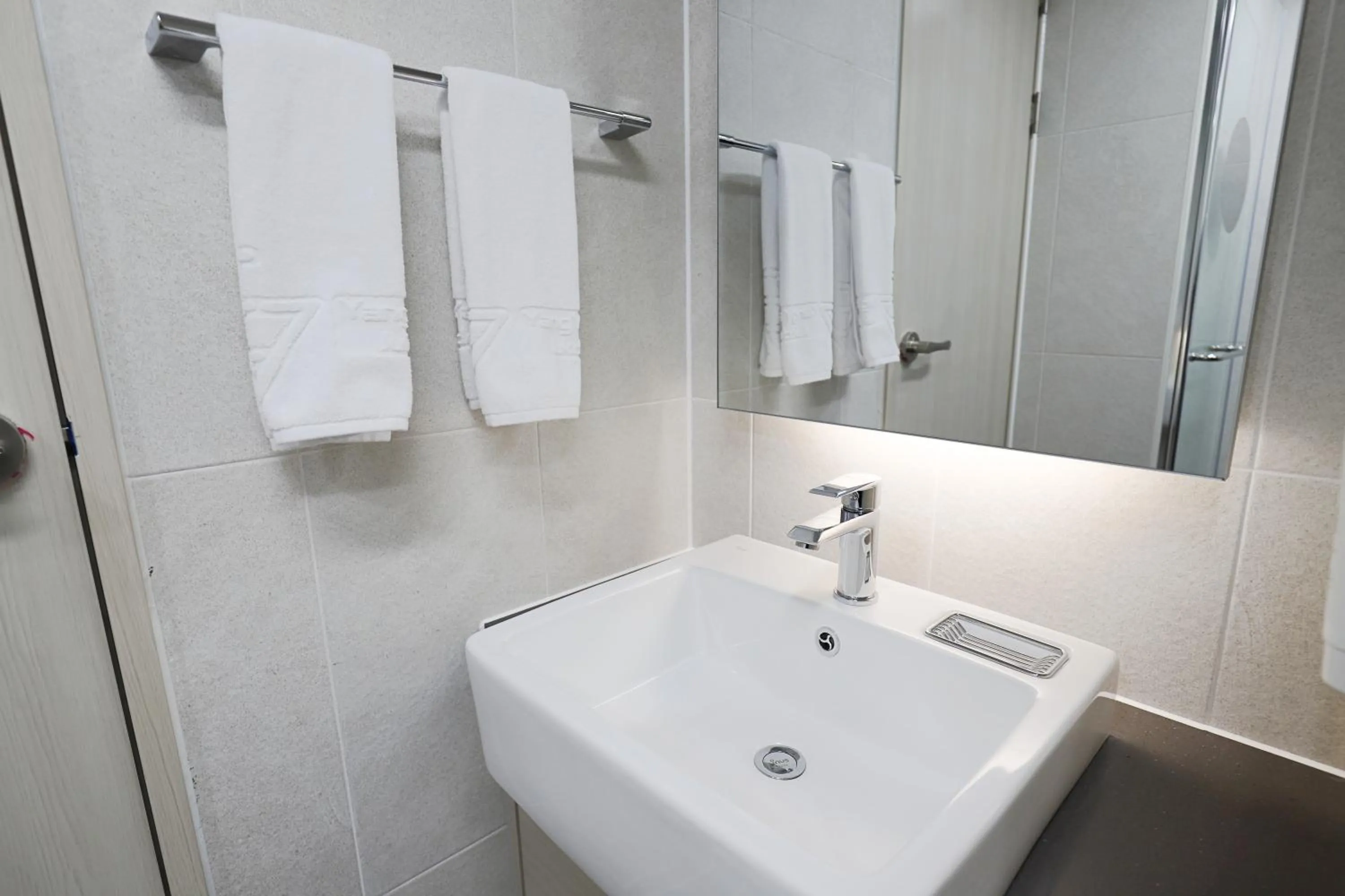 Shower in E7 YANGYANG JUKDO