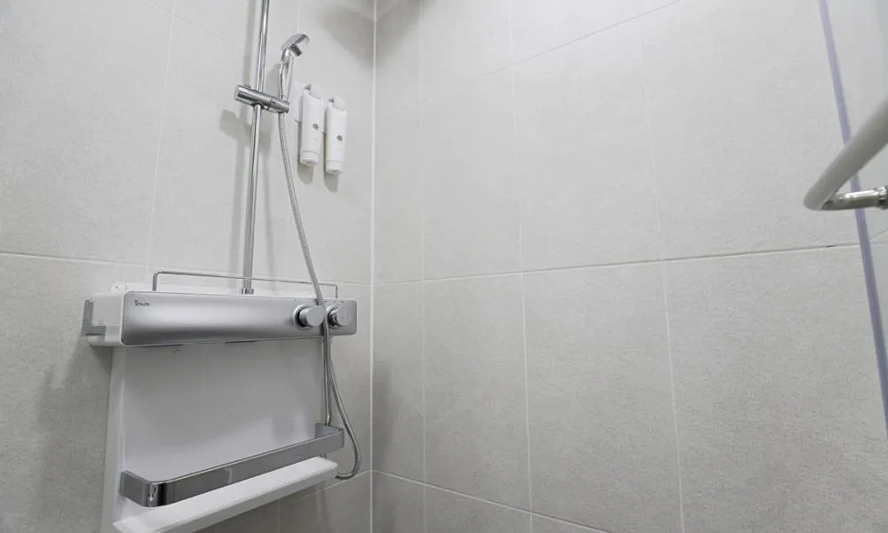 Shower in E7 YANGYANG JUKDO