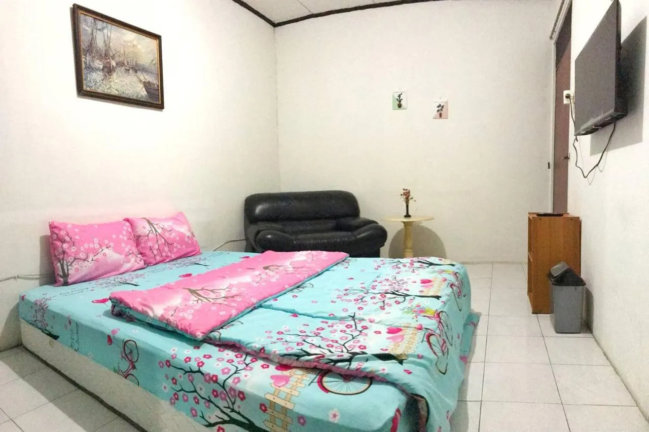 Bed in Dehome near Pakuwon Mall
