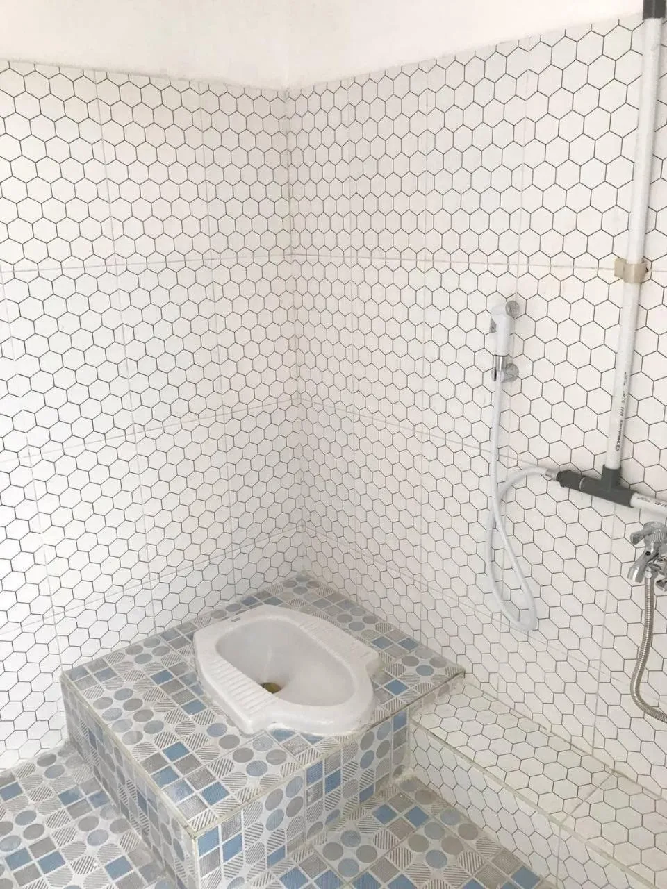 Shower in Dehome near Pakuwon Mall