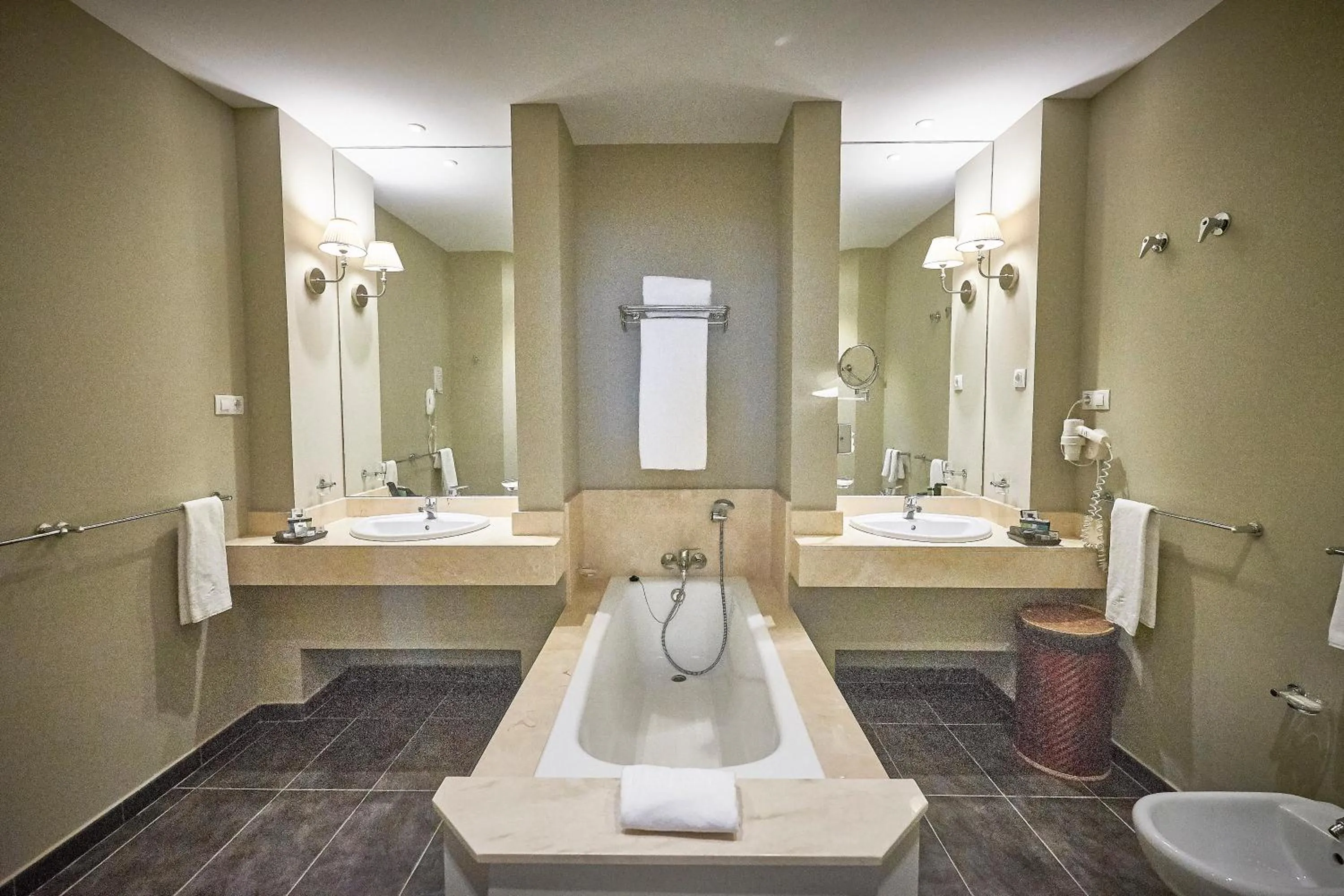 Bathroom in Fairplay Golf & Spa Resort - by Grupo Tribu