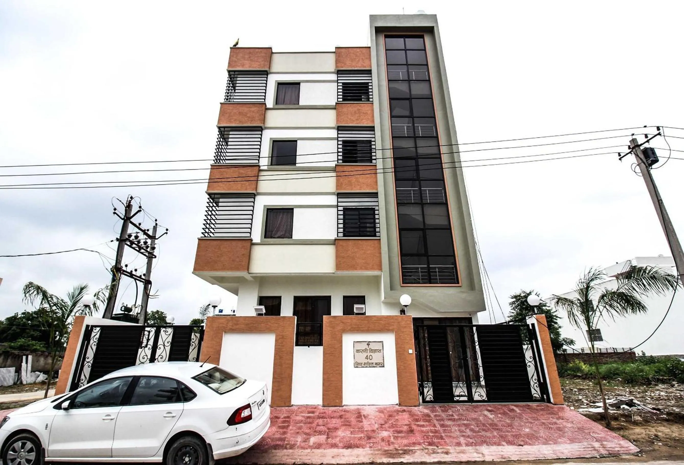 Facade/entrance in Hotel Karni Vilas