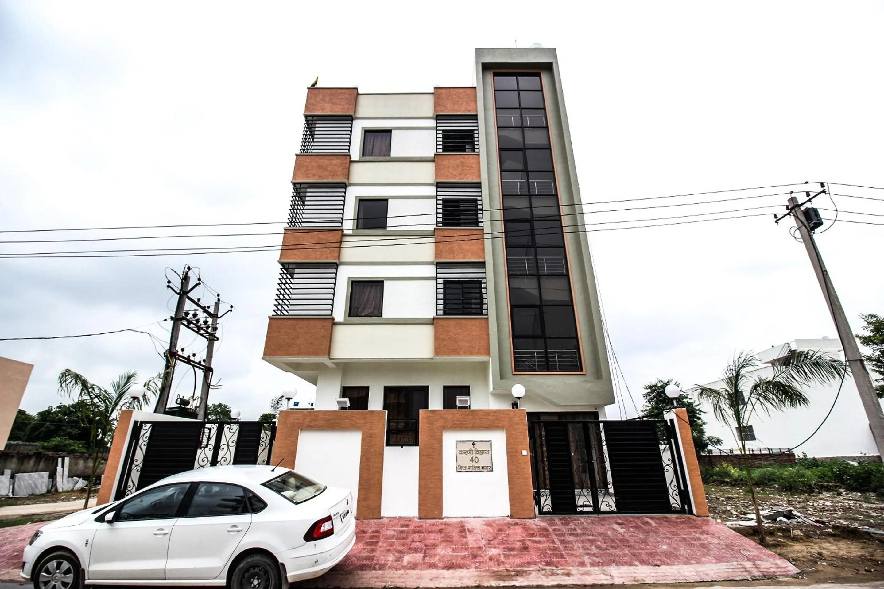 Facade/entrance in Hotel Karni Vilas