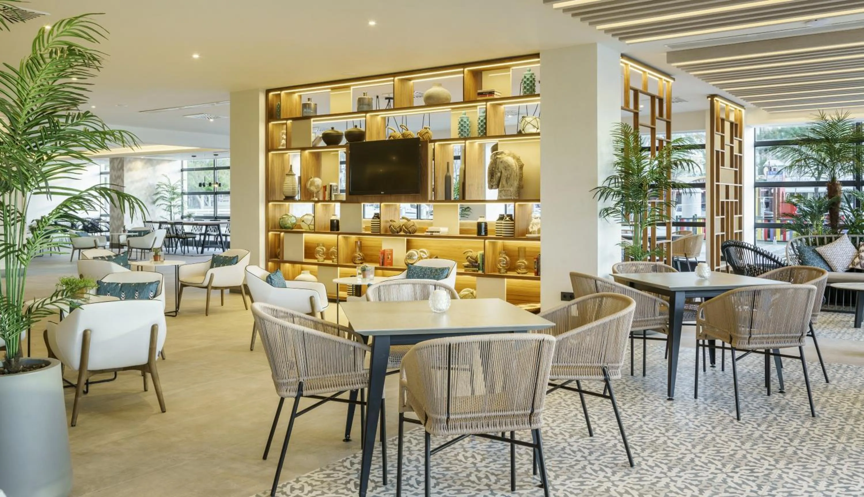 Lobby or reception in Ilunion Fuengirola