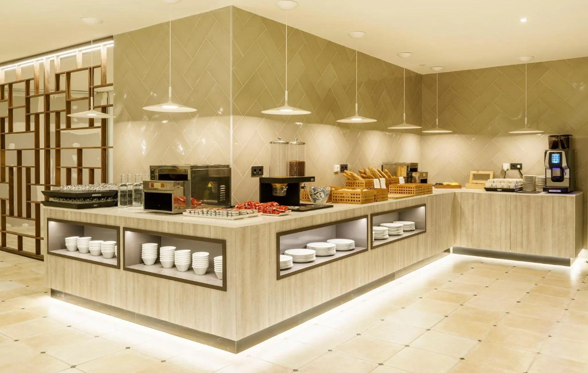 Dining area in Ilunion Fuengirola