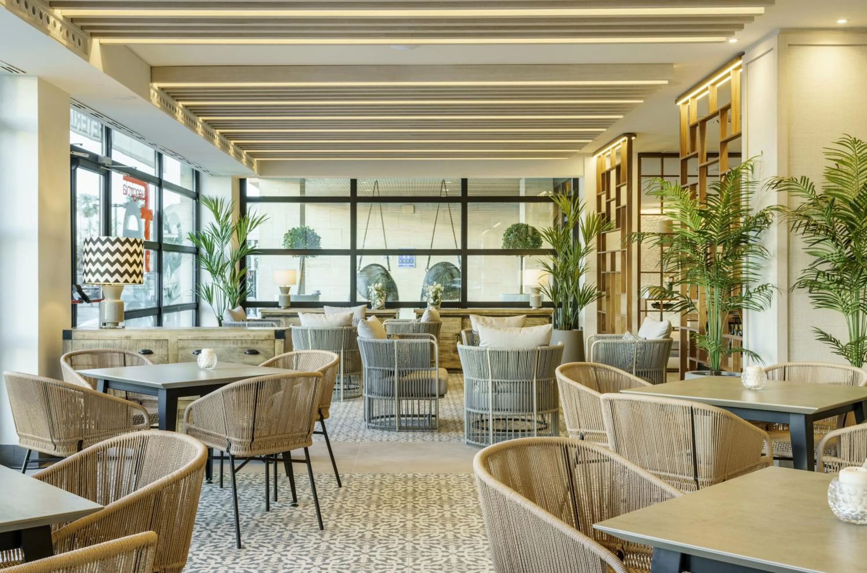 Lobby or reception in Ilunion Fuengirola