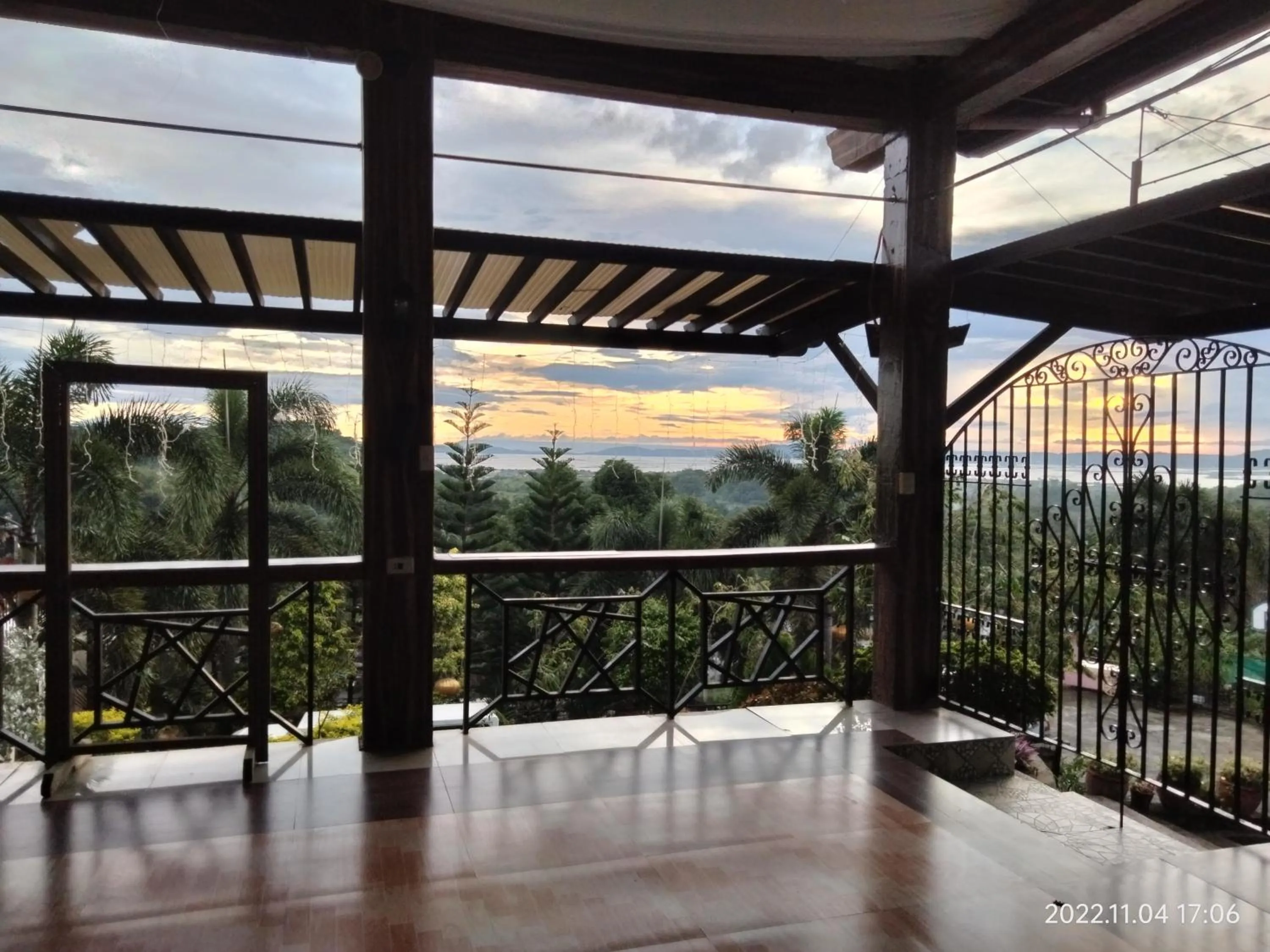 Restaurant/places to eat in Casa de Robles Tanay Rizal