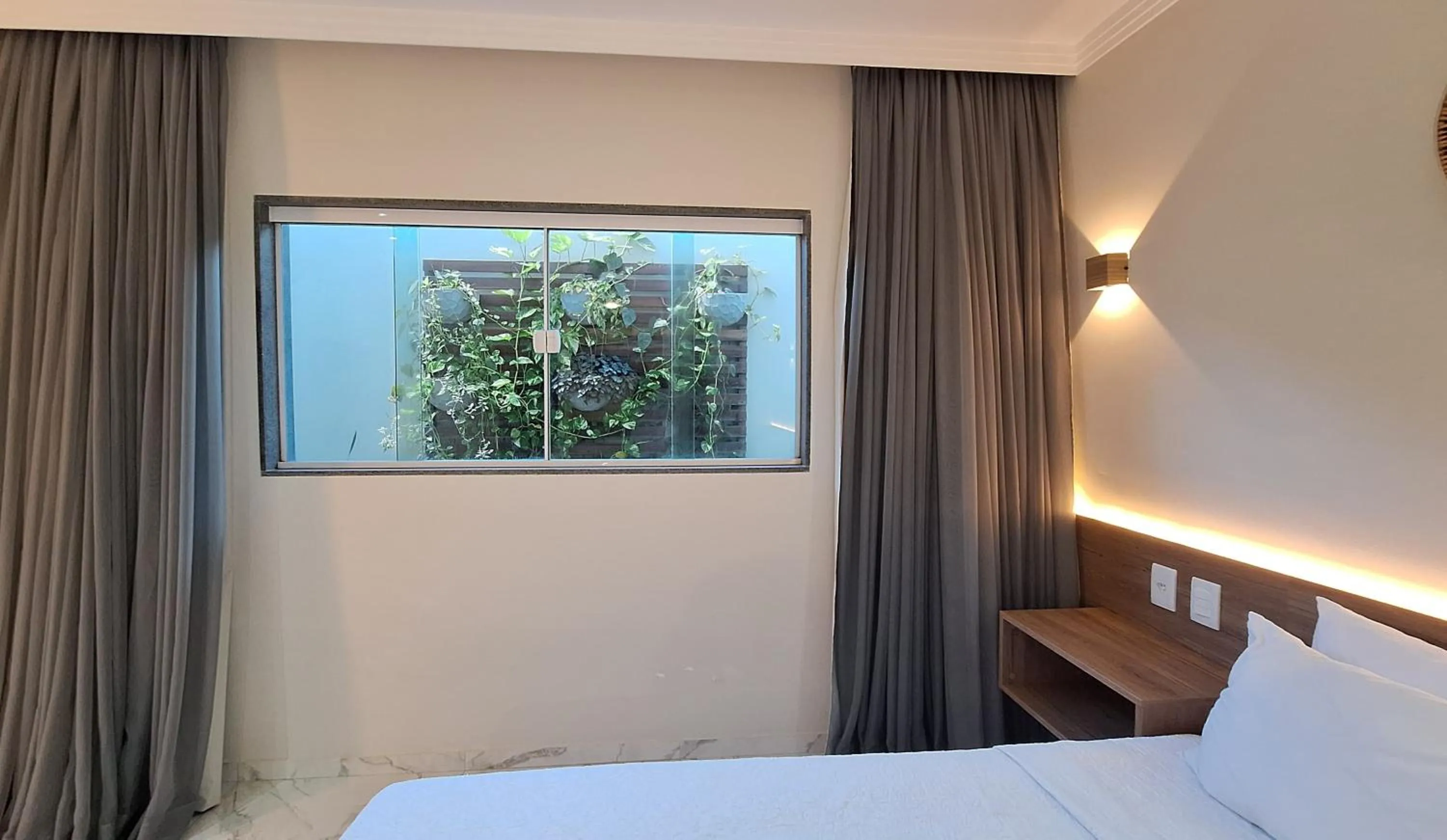 Photo of the whole room, Bed in Pousada Marítimos