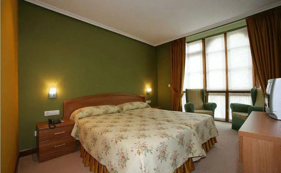 Photo of the whole room, Bed in Gran Hotel Rural Cela