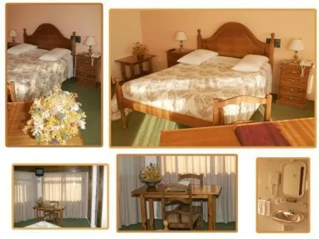 Bathroom, Bed in Hotel Xallas