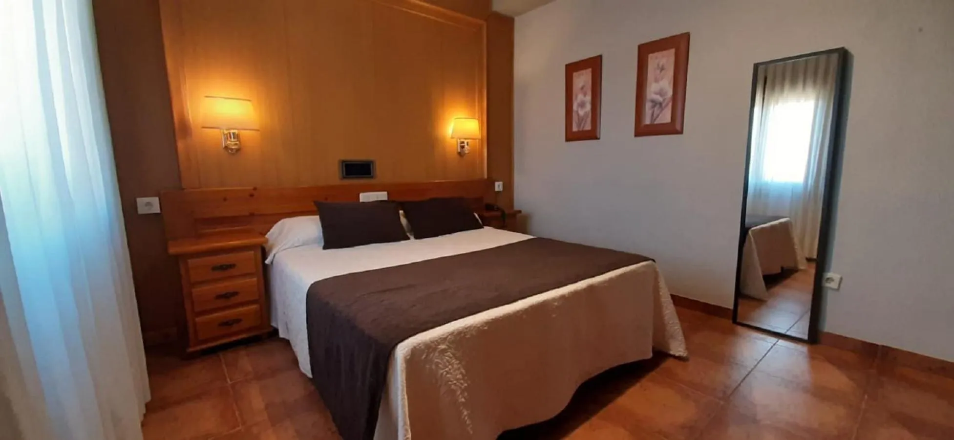 Photo of the whole room, Bed in Hotel Real De Toledo