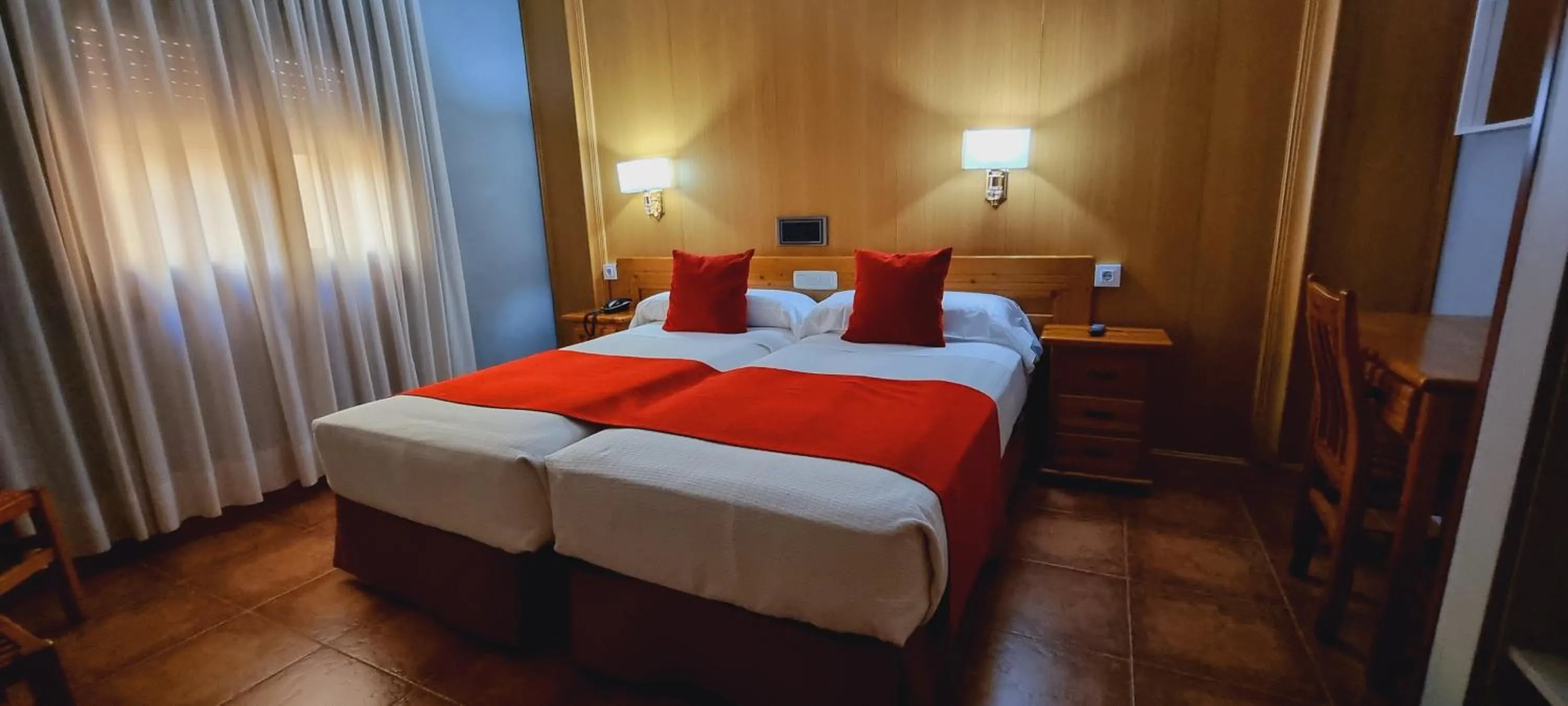 Bedroom, Bed in Hotel Real De Toledo