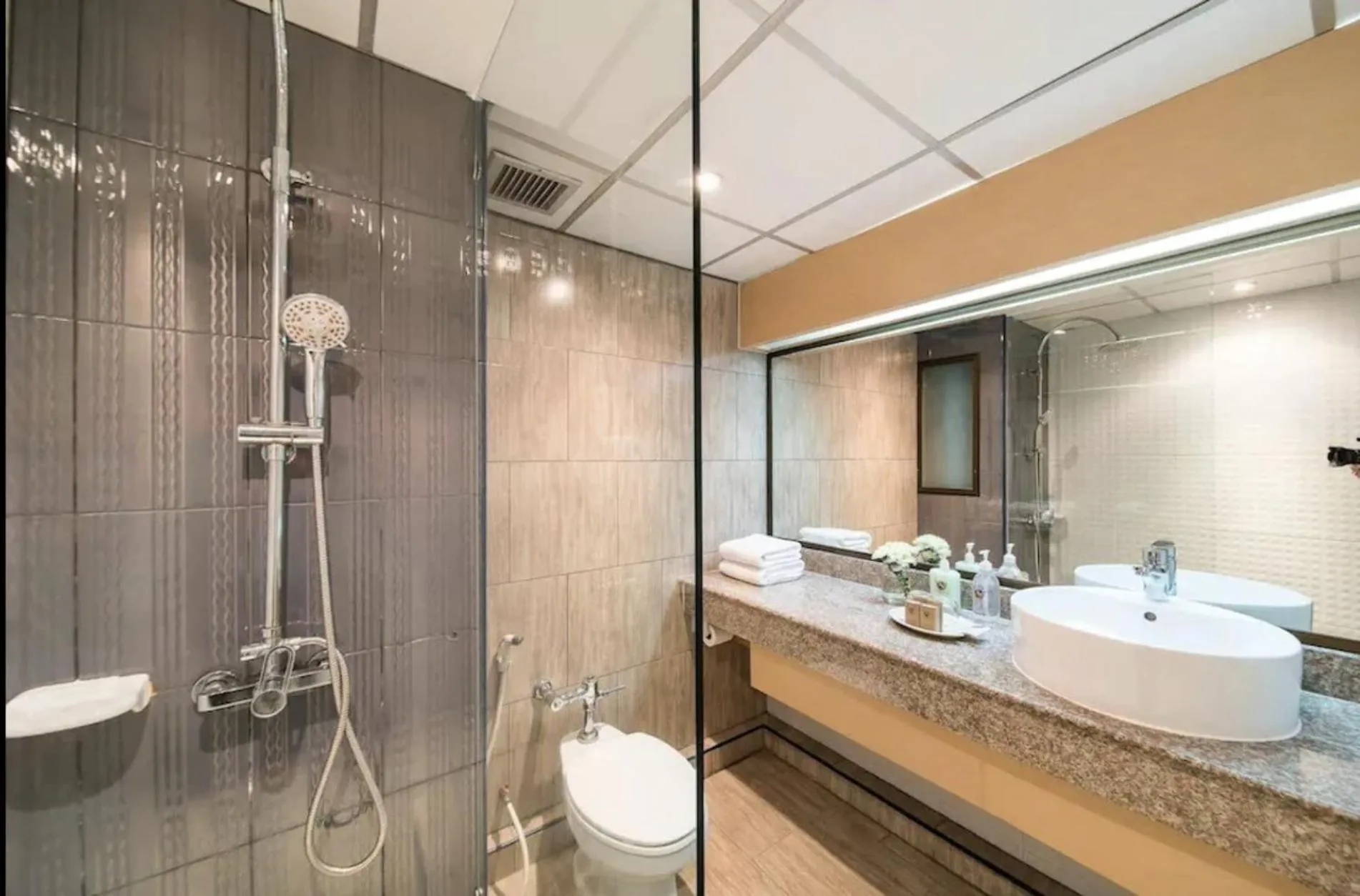 Shower in Mountain Beach Resort & Convention Center