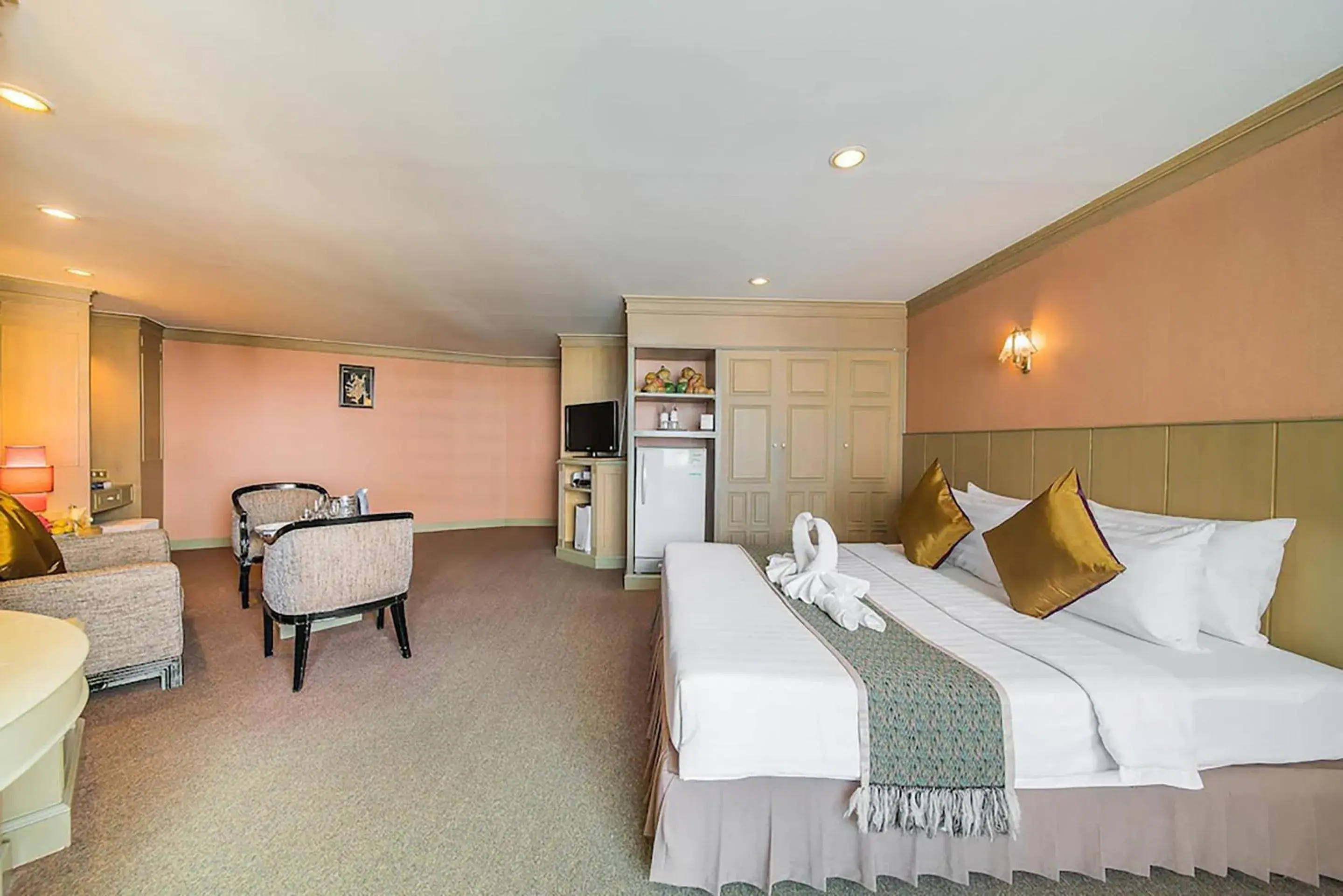 Junior Suite in Mountain Beach Resort & Convention Center Junior Suite in Mountain Beach Resort & Convention Center