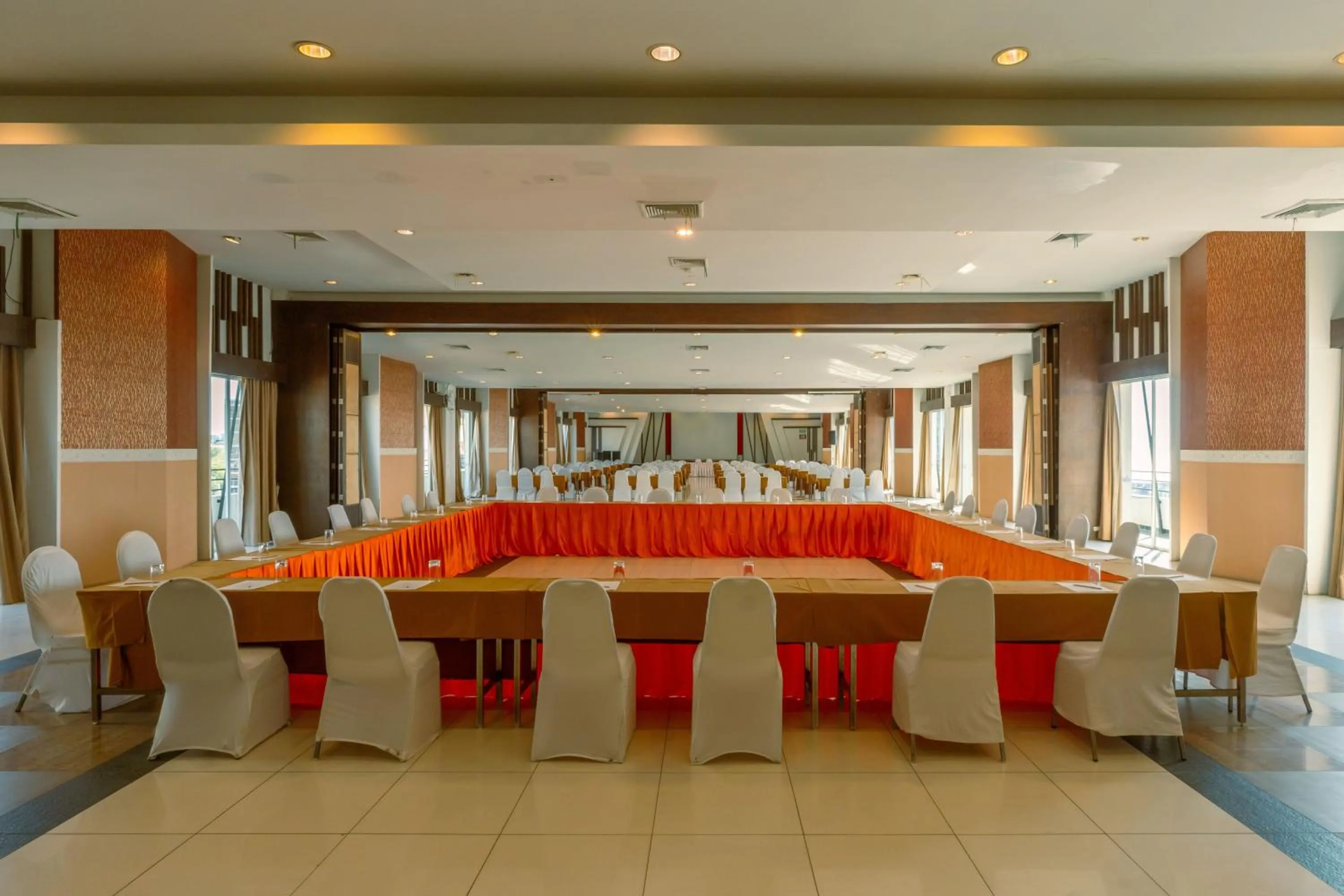 Meeting/conference room in Mountain Beach Resort & Convention Center