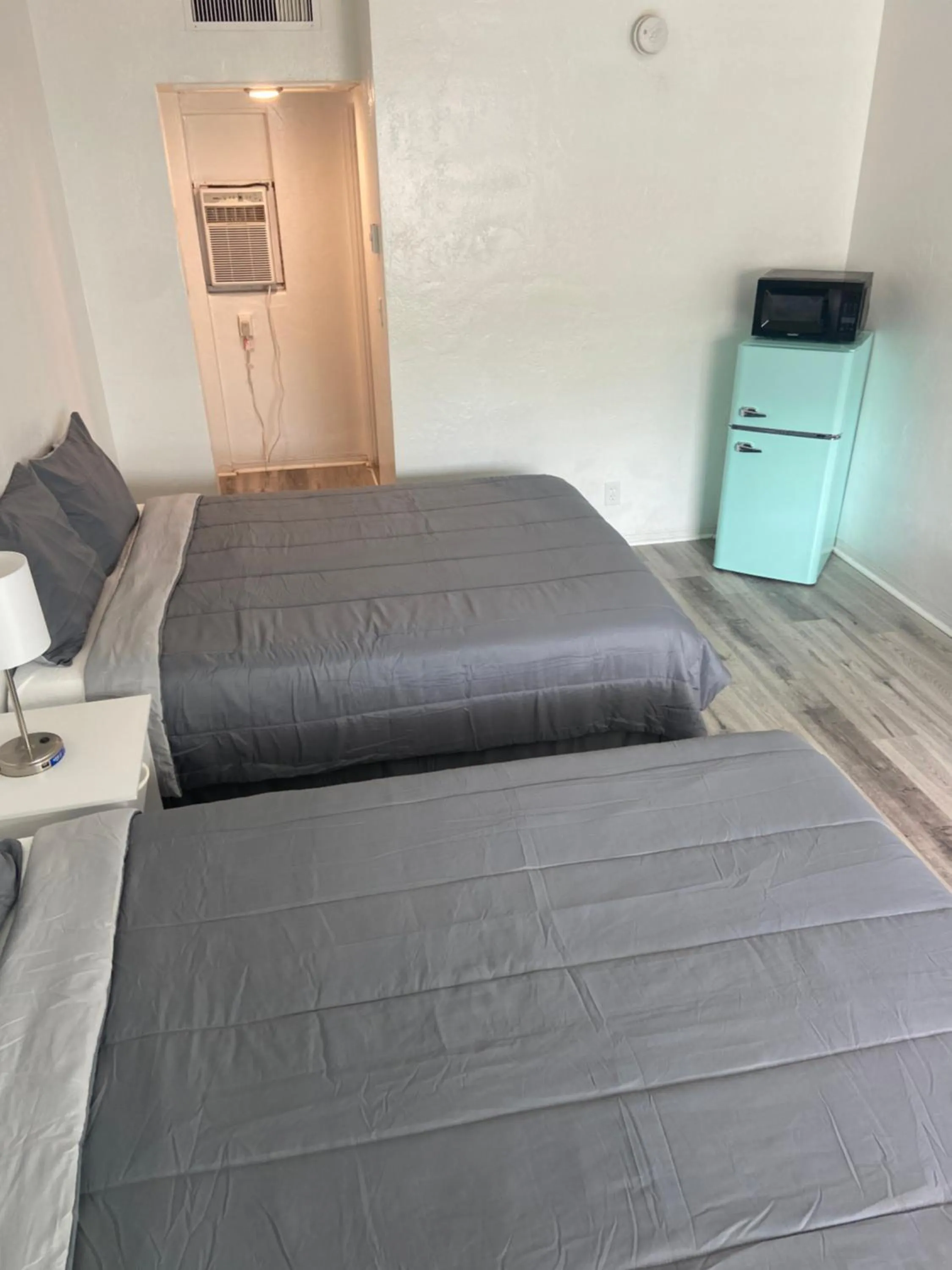 Bed in Uptown Inn & Suites