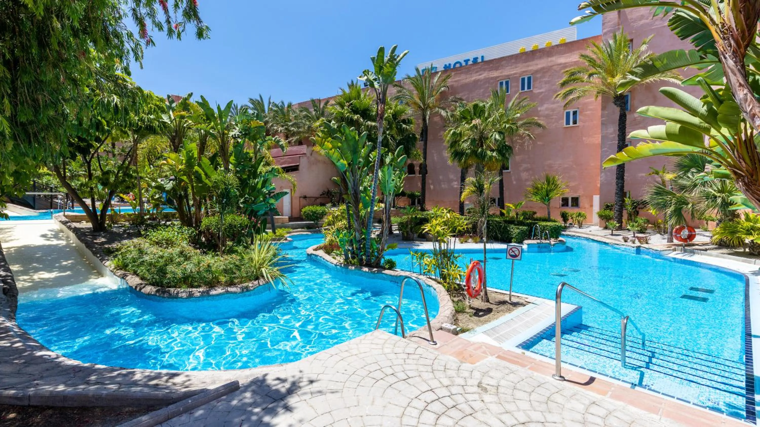 Swimming pool in Playacálida