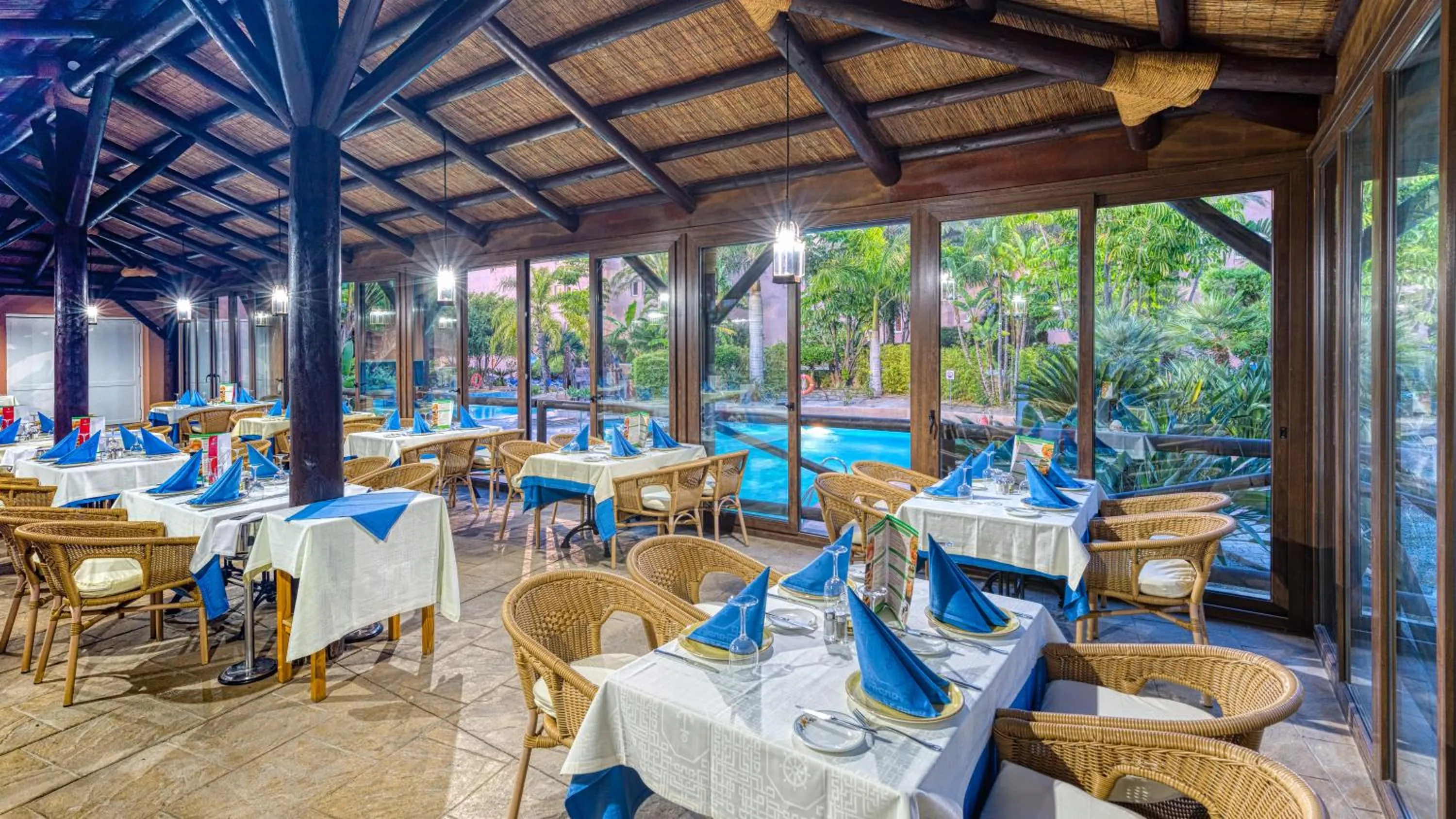 Restaurant/places to eat in Playacálida