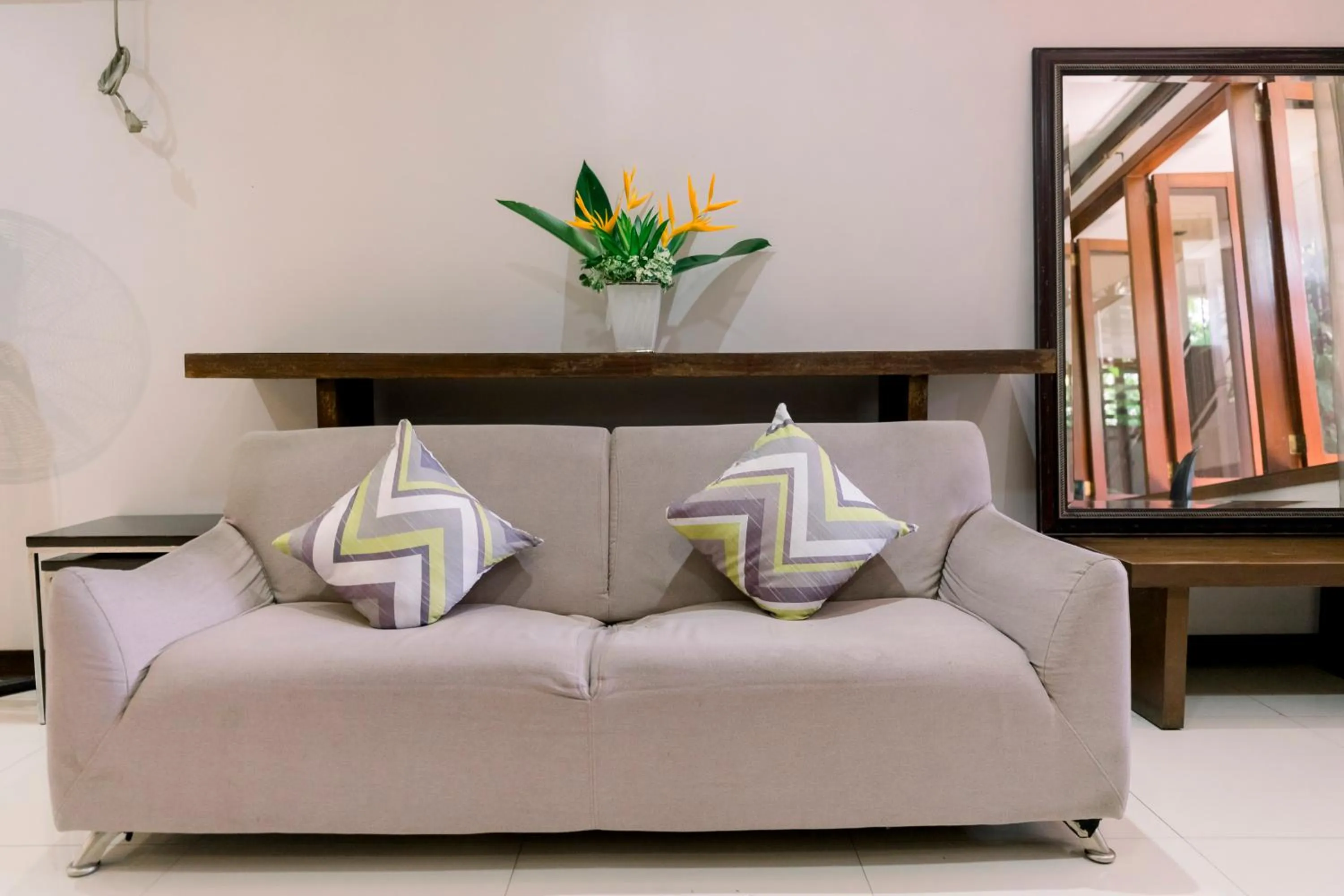 Seating area in Madonna Hometel and Suites