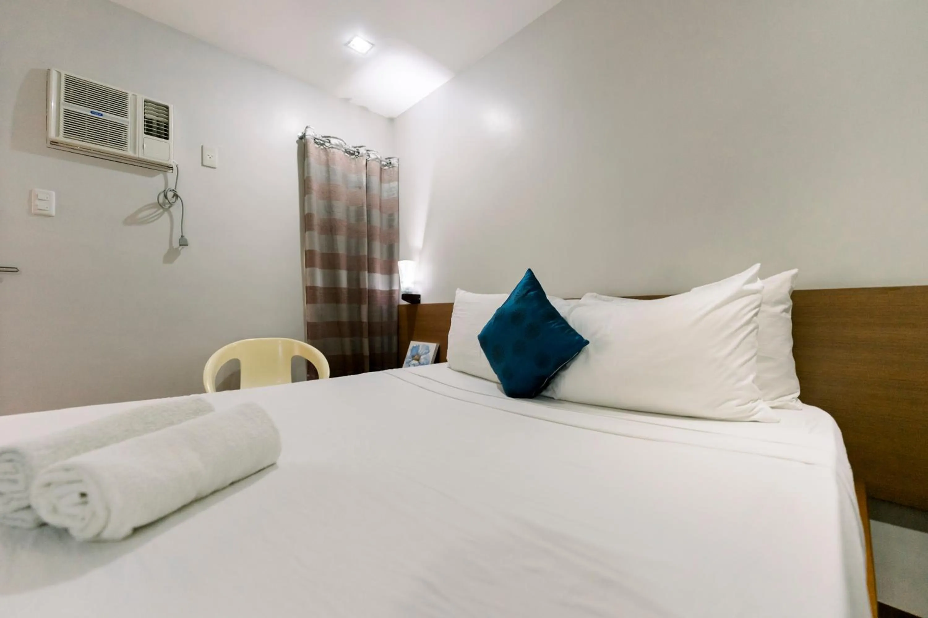 Bed in Madonna Hometel and Suites