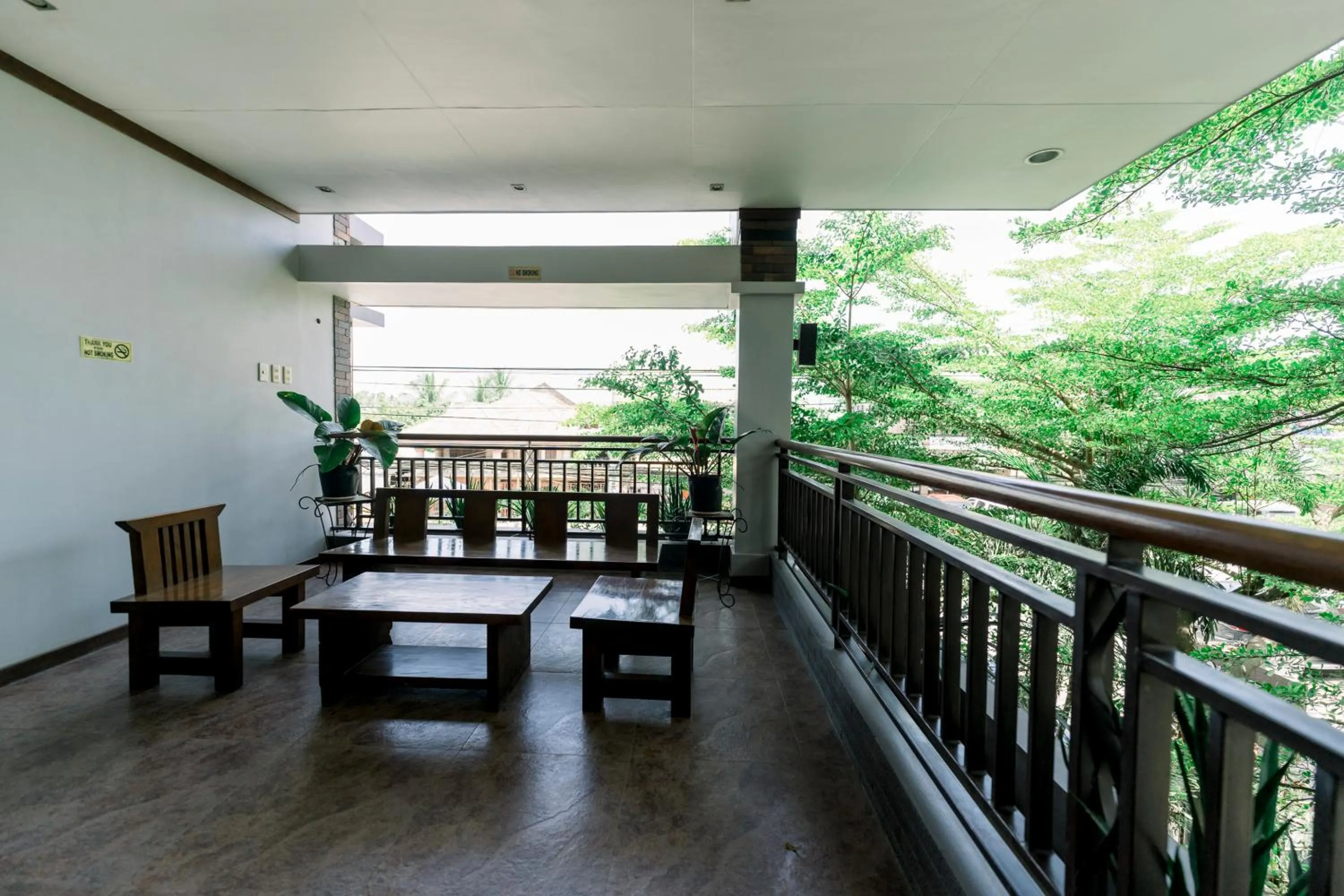 Patio in Madonna Hometel and Suites