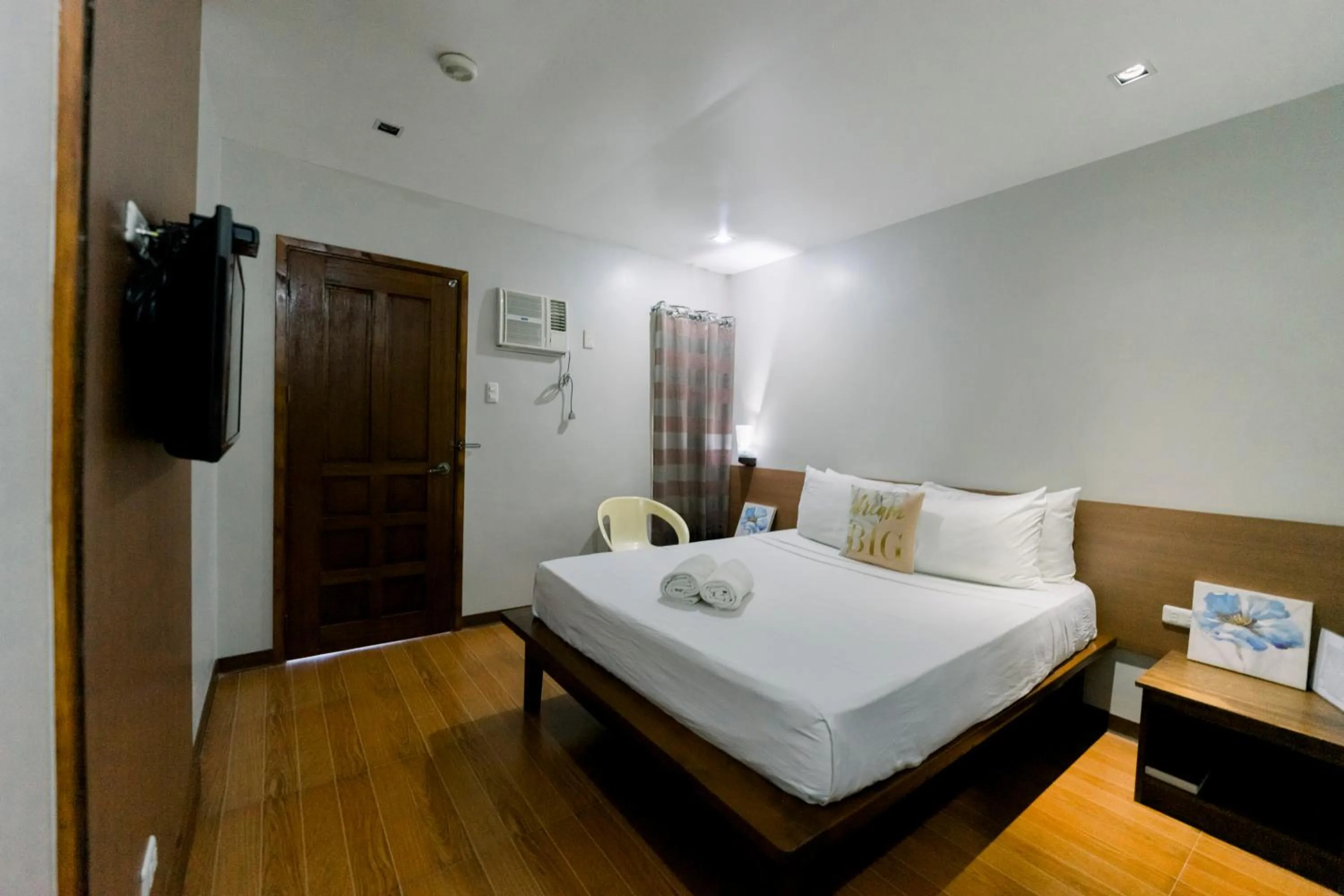 Bed in Madonna Hometel and Suites