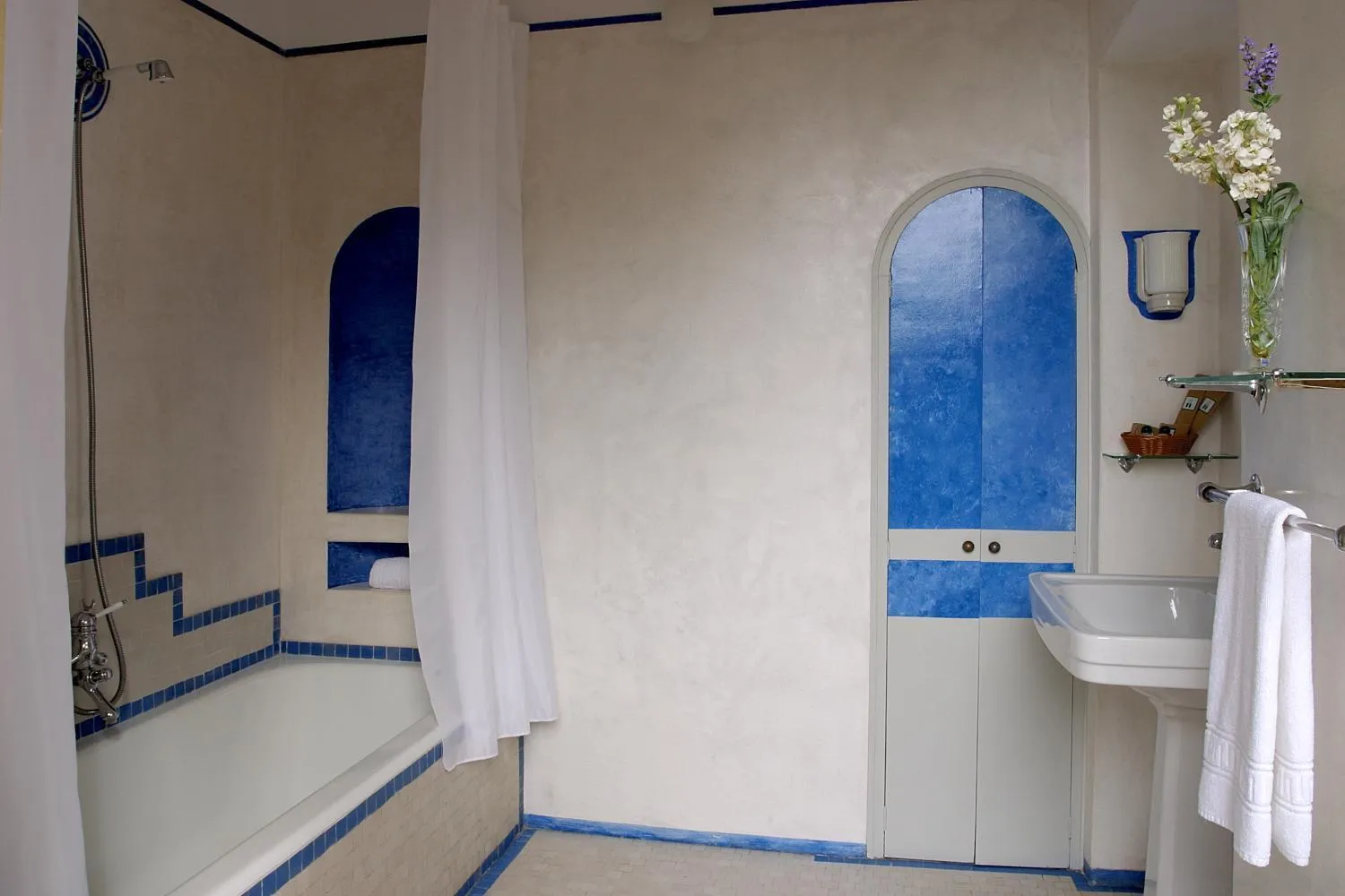 Bathroom in Hotel Torre Marti