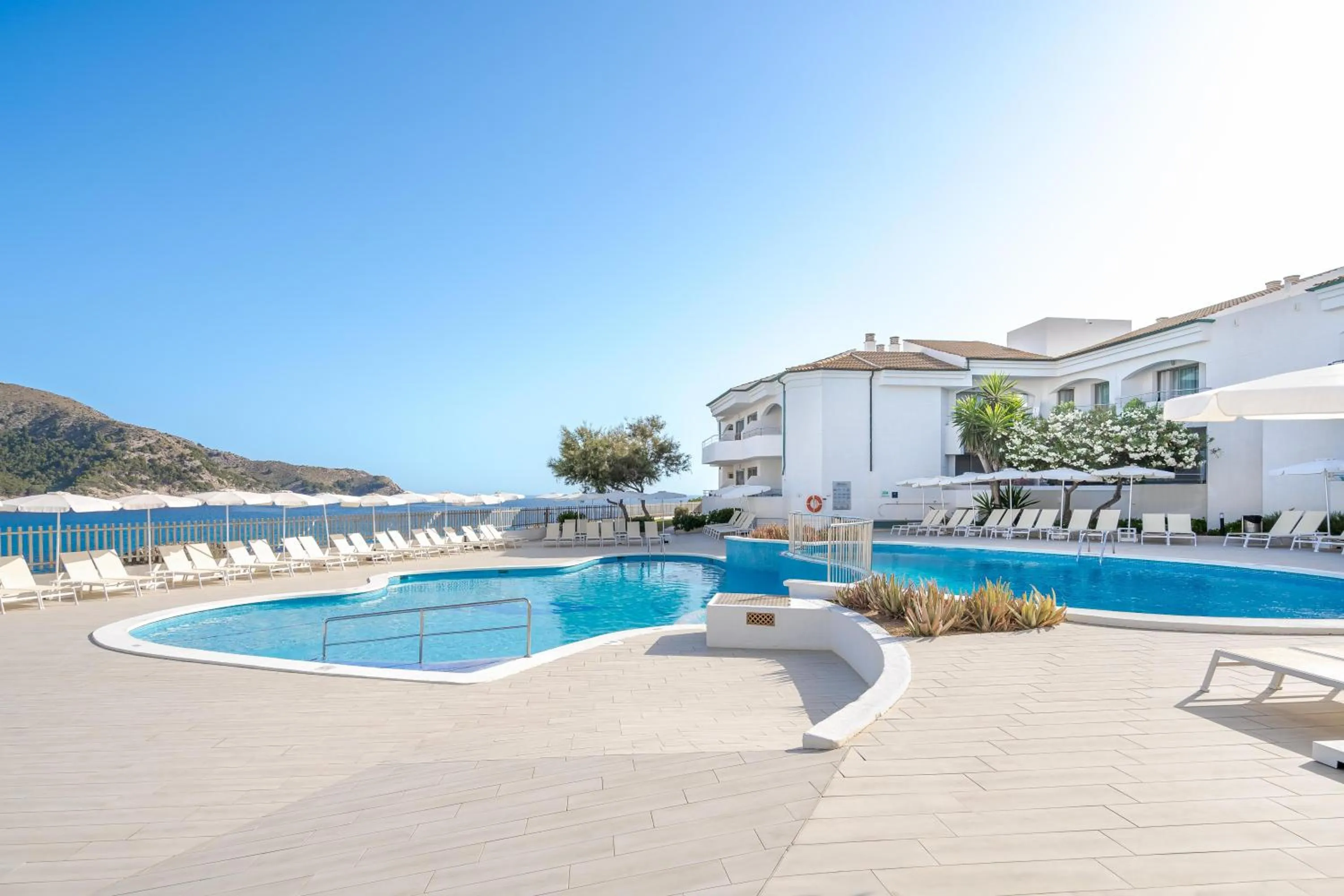 Swimming pool in THB Guya Playa