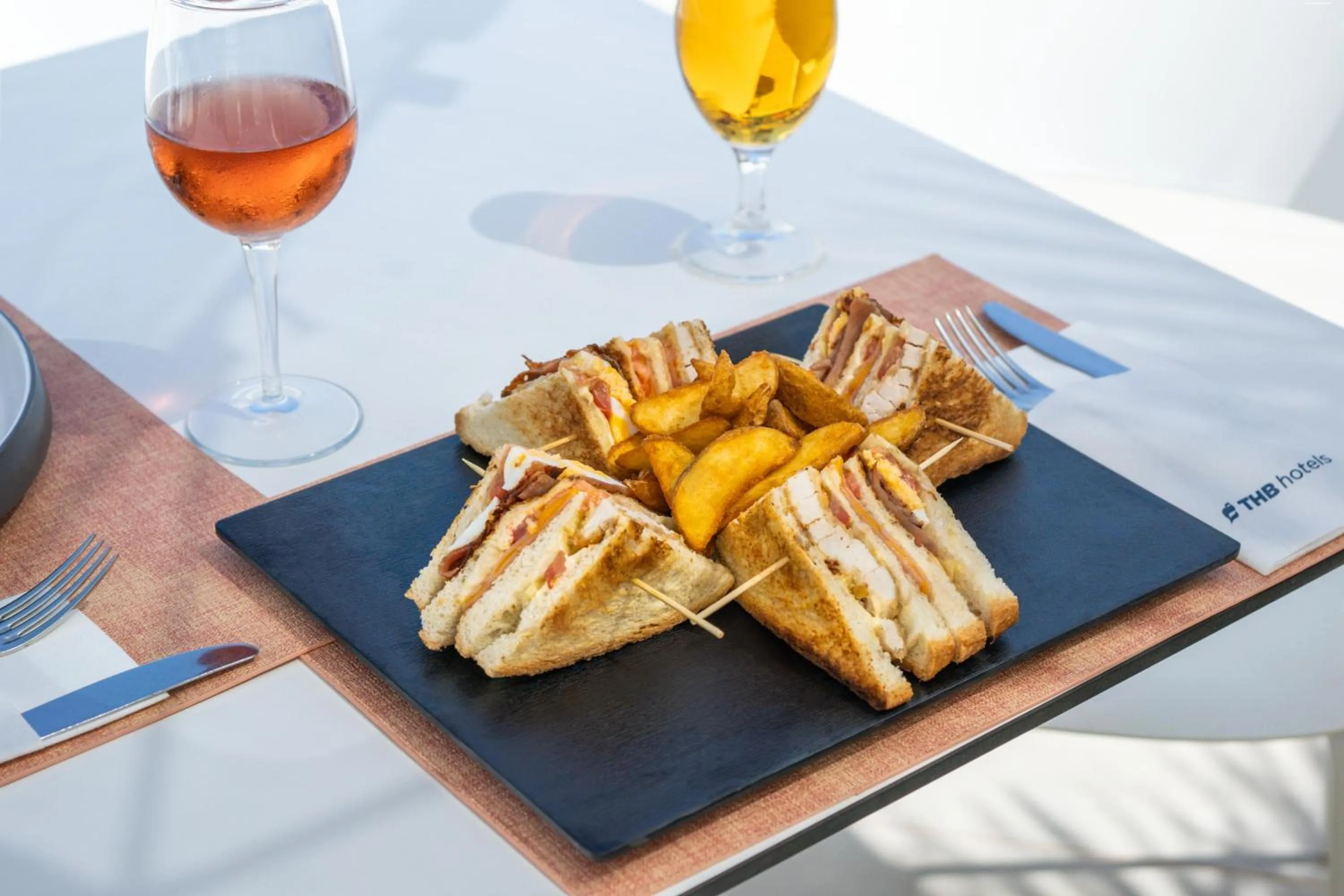 Restaurant/places to eat in THB Guya Playa