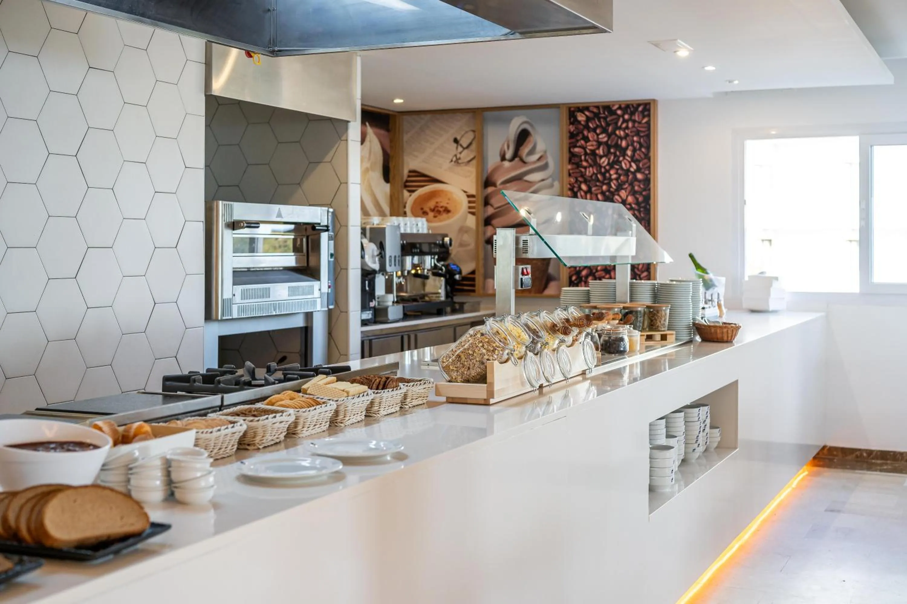 Restaurant/places to eat in THB Guya Playa