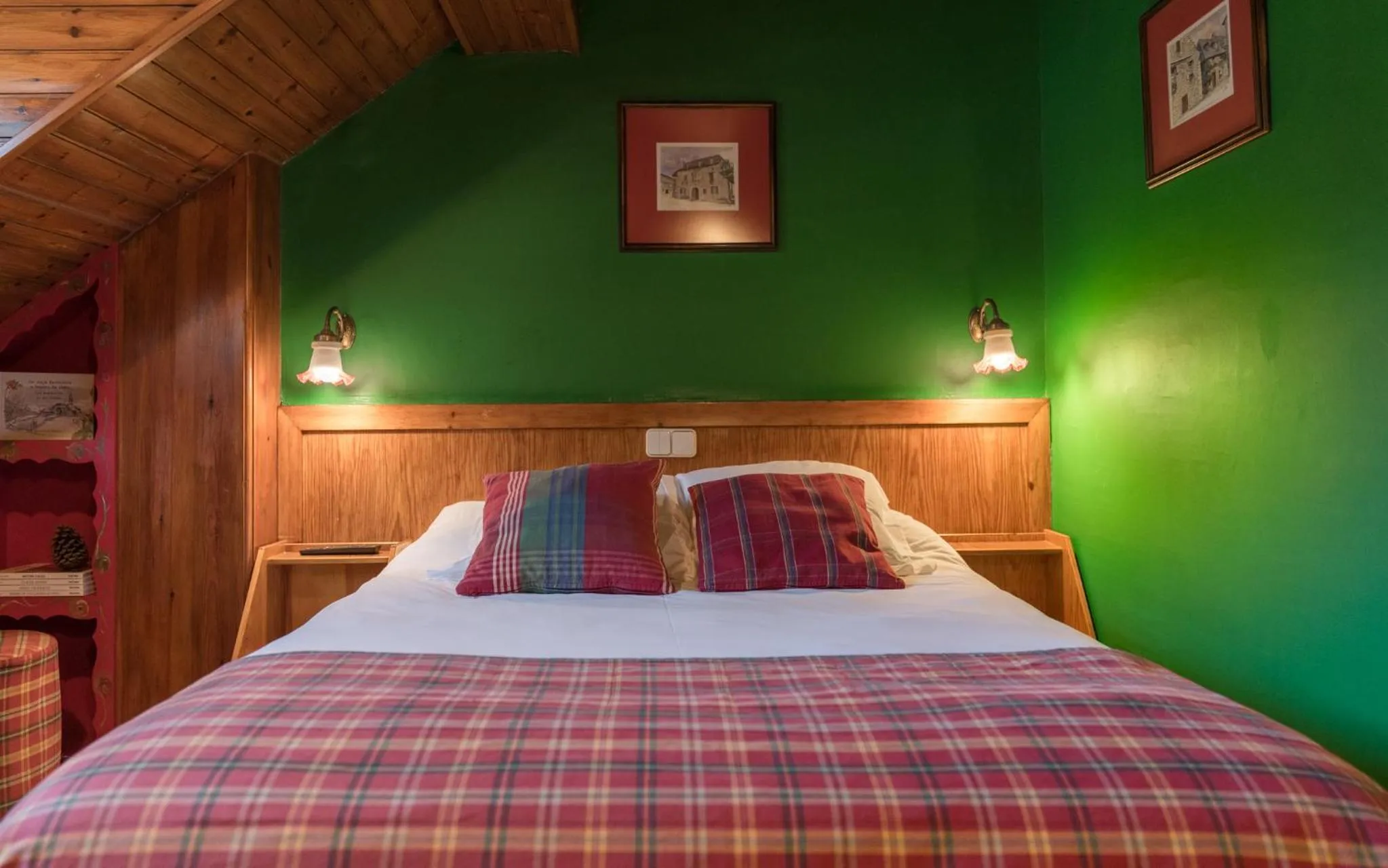 Bed in Hotel Aran La Abuela