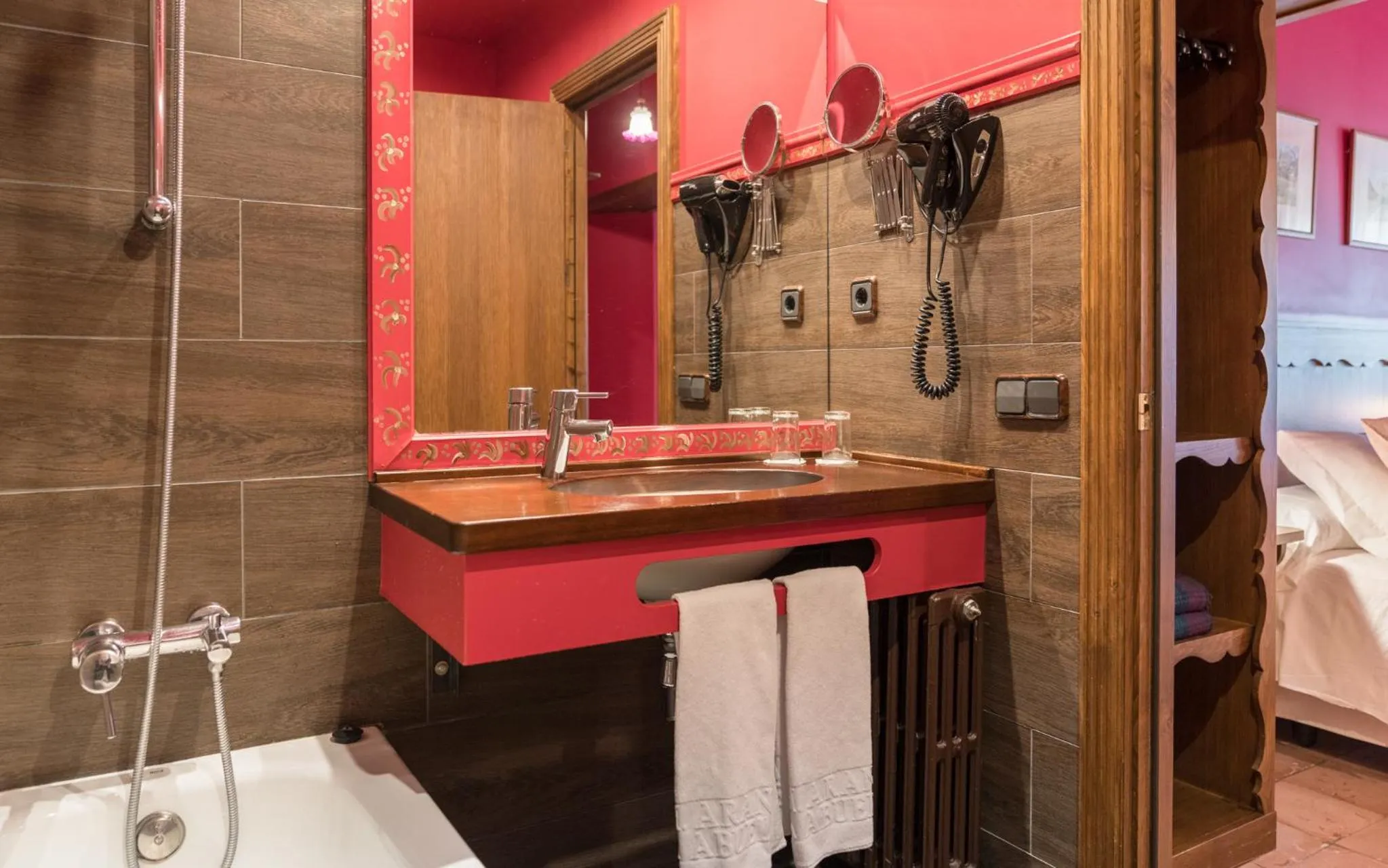 Bathroom in Hotel Aran La Abuela