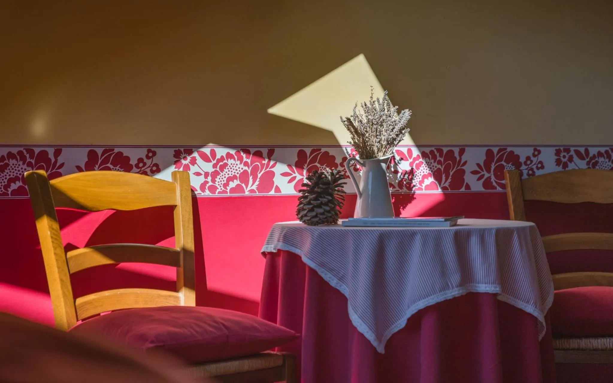 Seating area in Hotel Aran La Abuela