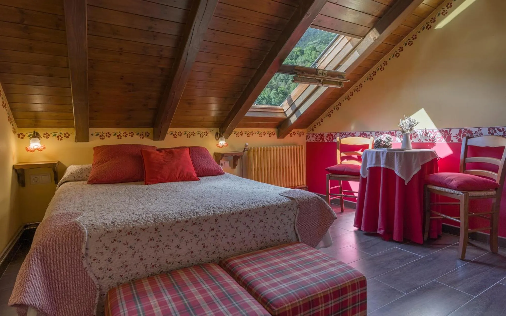 Bed in Hotel Aran La Abuela