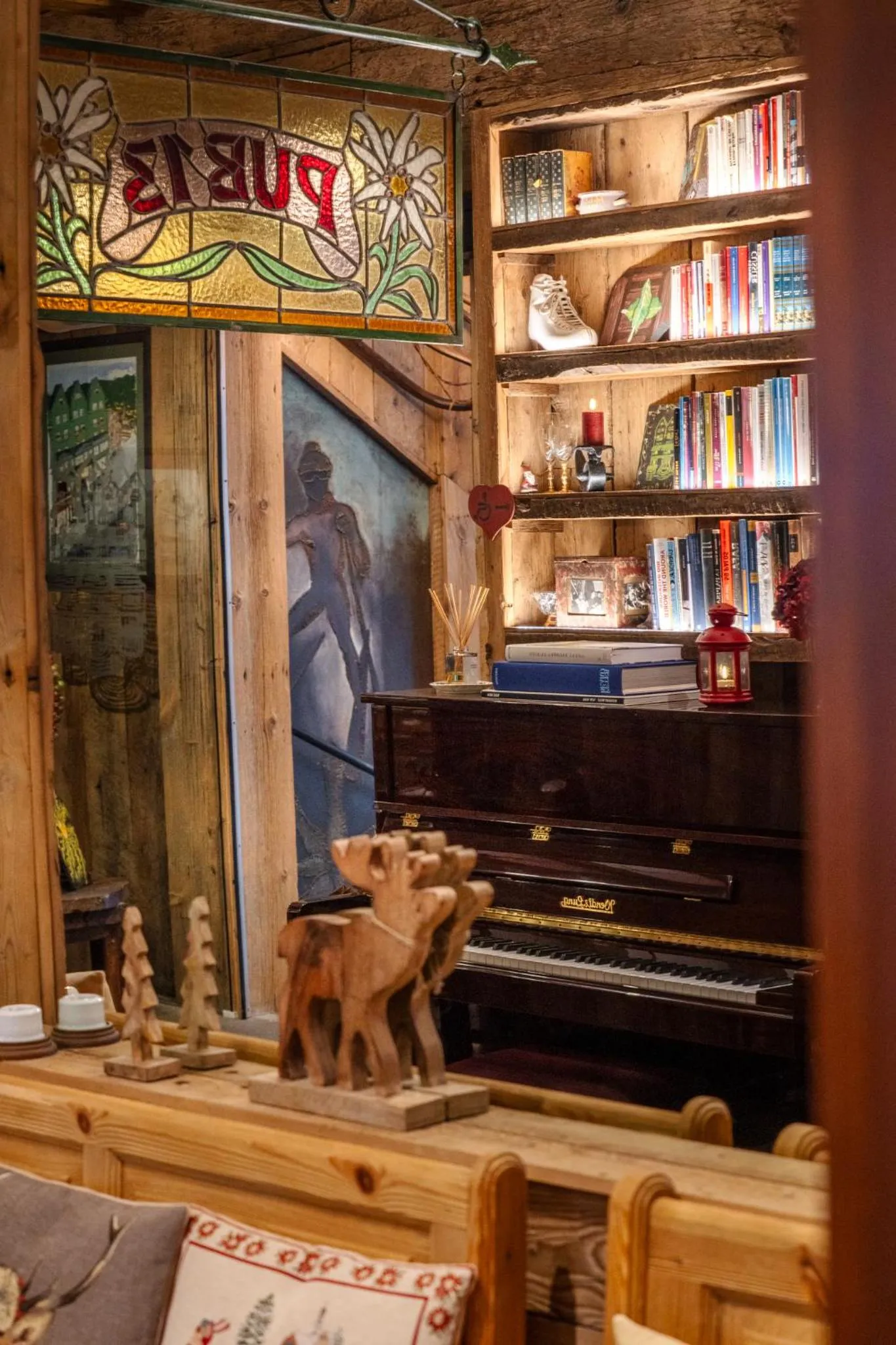 Library in Hotel Aran La Abuela